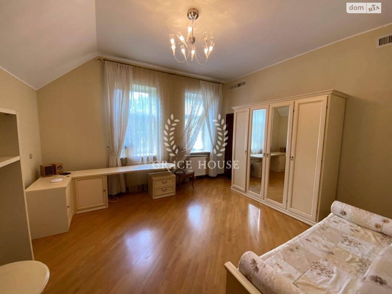 двухэтажный дом веранда, 600 кв. м, кирпич. Продажа в Козине фото 1