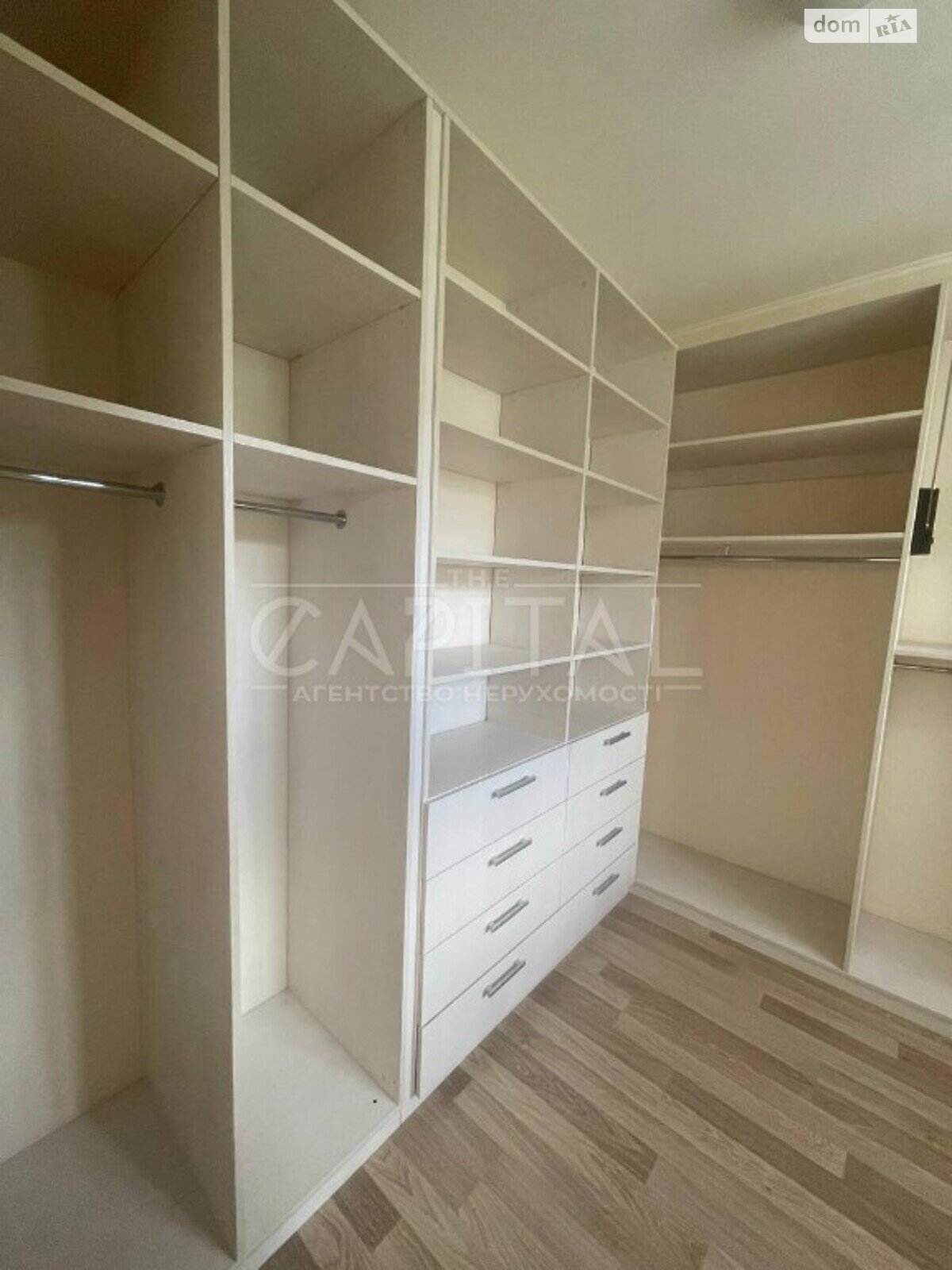 трехэтажный дом, 230 кв. м, кирпич. Продажа в Козине фото 1