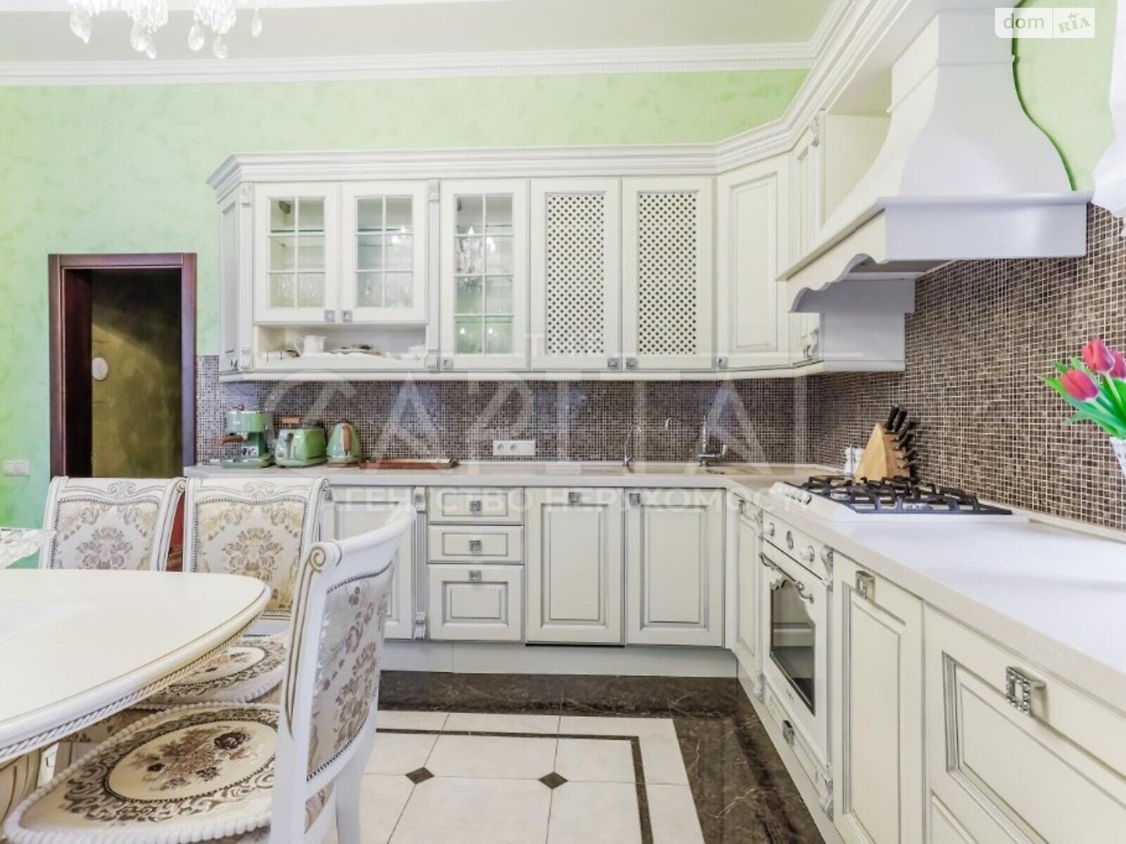 трехэтажный дом, 730 кв. м, кирпич. Продажа в Козине фото 1 трехэтажный дом, 730 кв. м, кирпич. Продажа в Козине фото 1