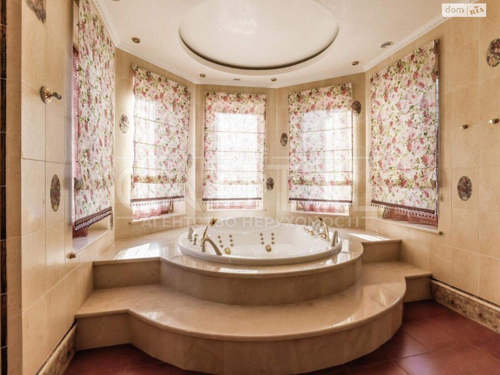 трехэтажный дом, 730 кв. м, кирпич. Продажа в Козине фото 1 трехэтажный дом, 730 кв. м, кирпич. Продажа в Козине фото 1
