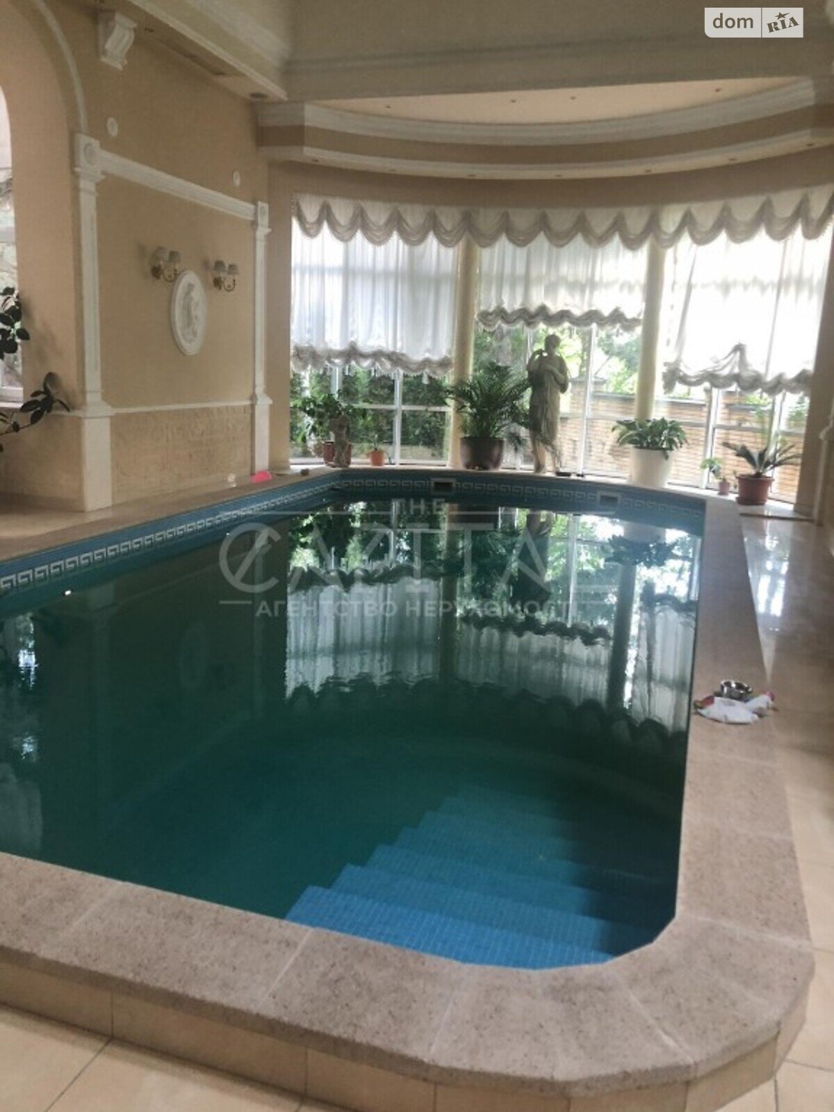 двоповерховий будинок, 1000 кв. м, цегла. Продаж у Козині фото 1 двоповерховий будинок, 1000 кв. м, цегла. Продаж у Козині фото 1