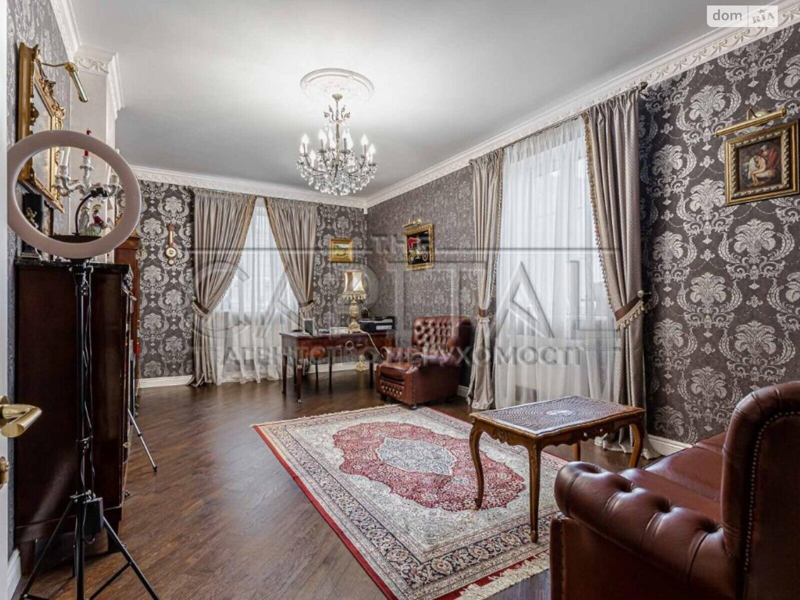 трехэтажный дом с балконом, 540 кв. м, кирпич. Продажа в Козине фото 1