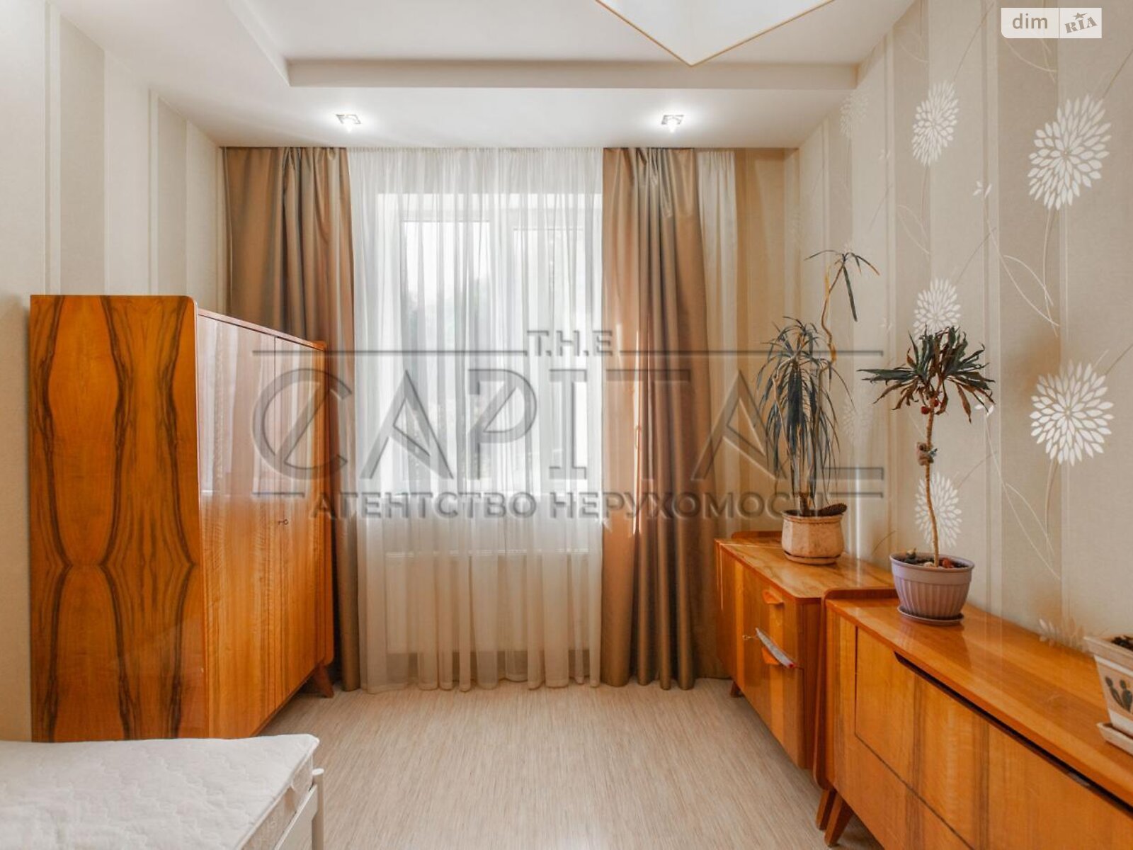 трехэтажный дом, 1700 кв. м, кирпич. Продажа в Обухове фото 1