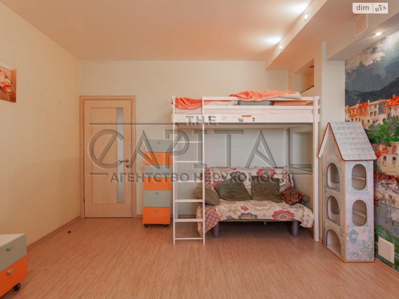 трехэтажный дом, 1700 кв. м, кирпич. Продажа в Обухове фото 1