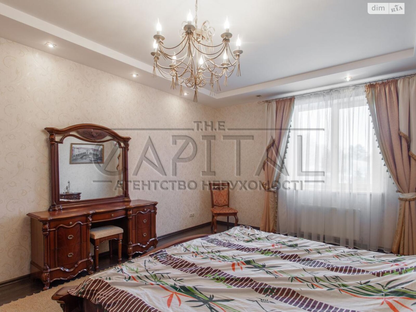 трехэтажный дом, 1700 кв. м, кирпич. Продажа в Обухове фото 1