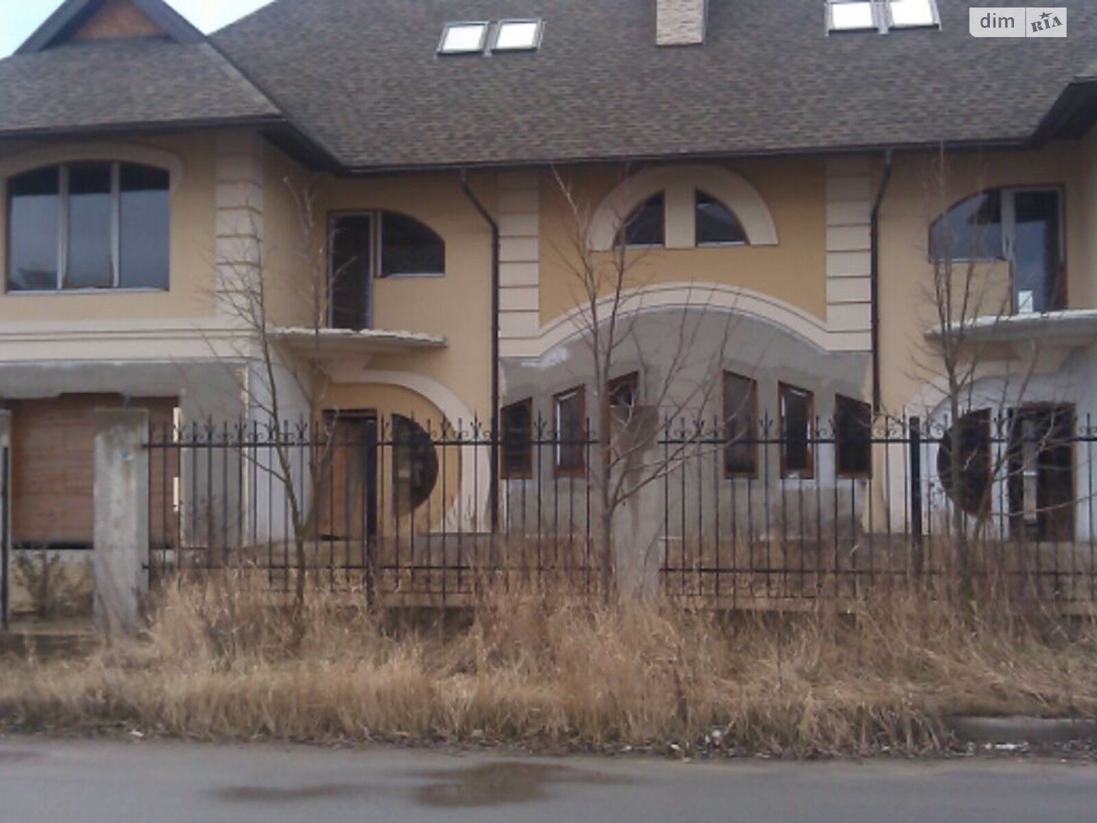 трехэтажный дом, 610.8 кв. м, кирпич. Продажа в Обухове район Обухов фото 1 трехэтажный дом, 610.8 кв. м, кирпич. Продажа в Обухове район Обухов фото 1