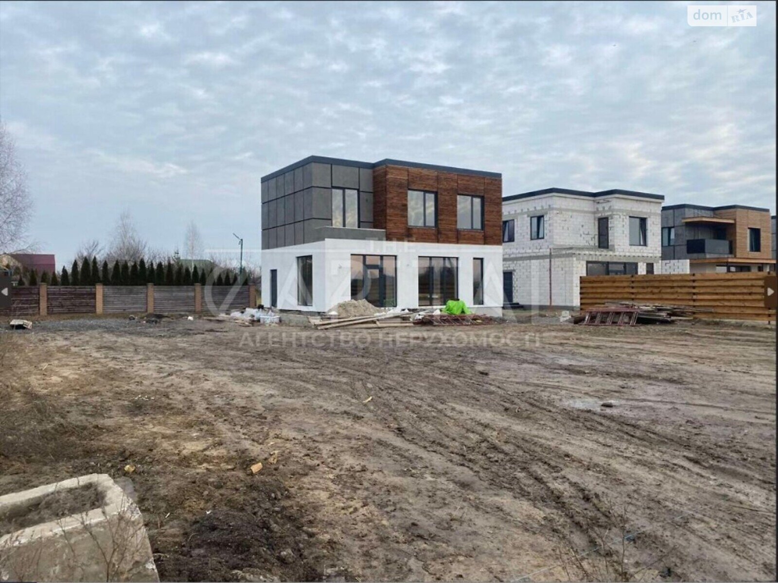 двухэтажный дом с ремонтом, 180 кв. м, кирпич. Продажа в Подгорцах фото 1 двухэтажный дом с ремонтом, 180 кв. м, кирпич. Продажа в Подгорцах фото 1