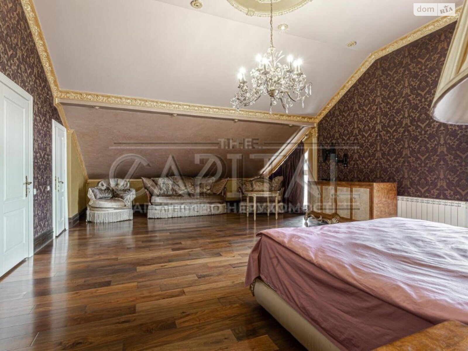 трехэтажный дом с отоплением, 800 кв. м, кирпич. Продажа в Подгорцах фото 1