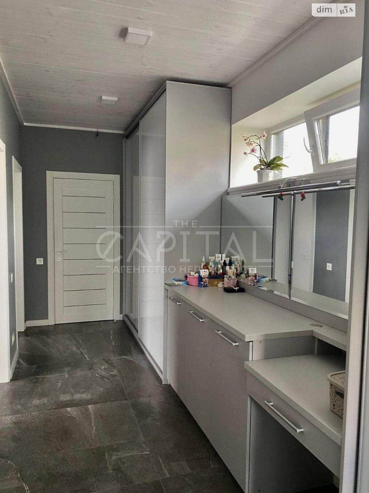 двоповерховий будинок з ремонтом, 220 кв. м, кирпич. Продаж у Підгірцях фото 1 двоповерховий будинок з ремонтом, 220 кв. м, кирпич. Продаж у Підгірцях фото 1