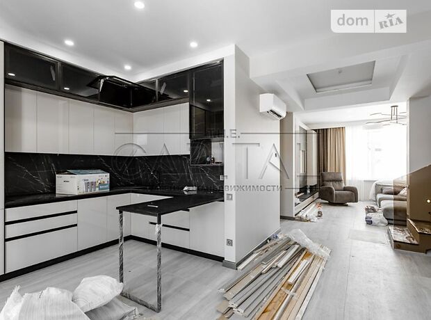 триповерховий будинок з балконом, 220 кв. м, цегла. Продаж в Підгірцях (Київська обл.) фото 1 триповерховий будинок з балконом, 220 кв. м, цегла. Продаж в Підгірцях (Київська обл.) фото 1