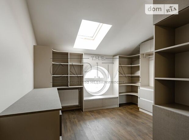 триповерховий будинок з балконом, 220 кв. м, цегла. Продаж в Підгірцях (Київська обл.) фото 1 триповерховий будинок з балконом, 220 кв. м, цегла. Продаж в Підгірцях (Київська обл.) фото 1