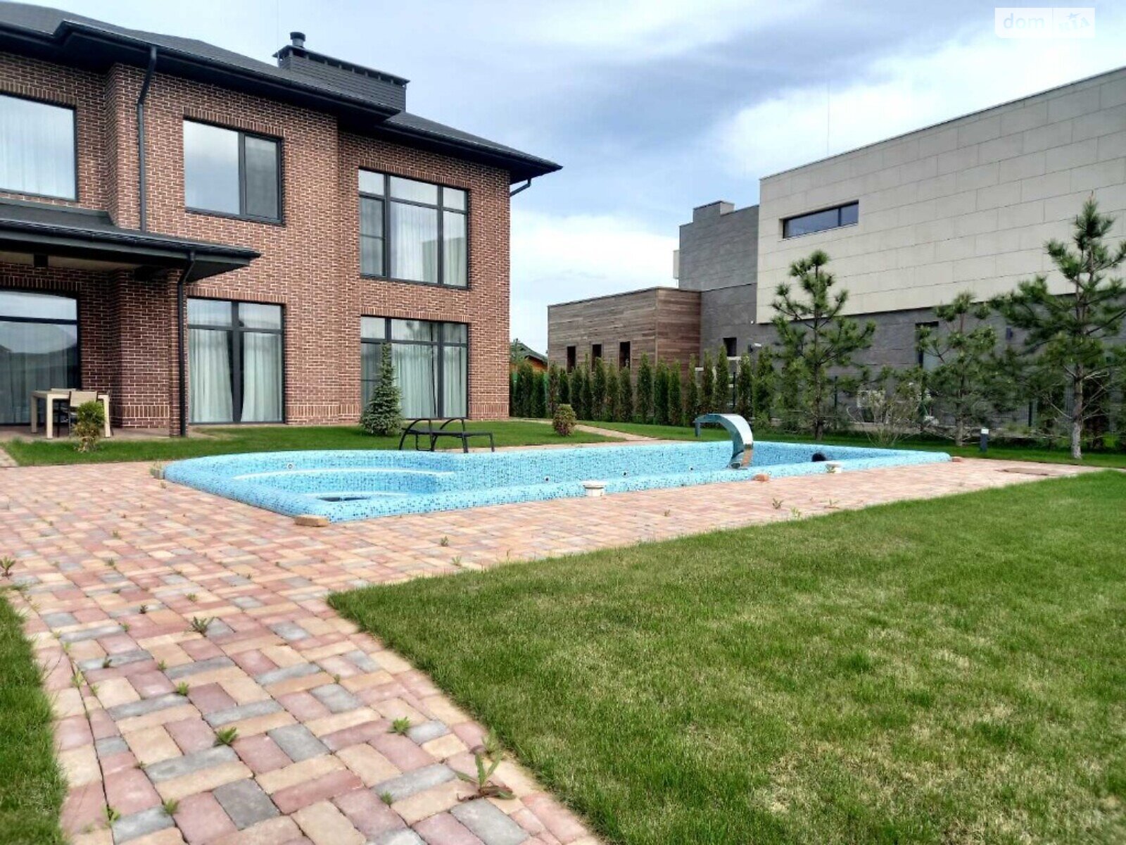 двоповерховий будинок з ремонтом, 550 кв. м, цегла. Продаж у Романкові фото 1