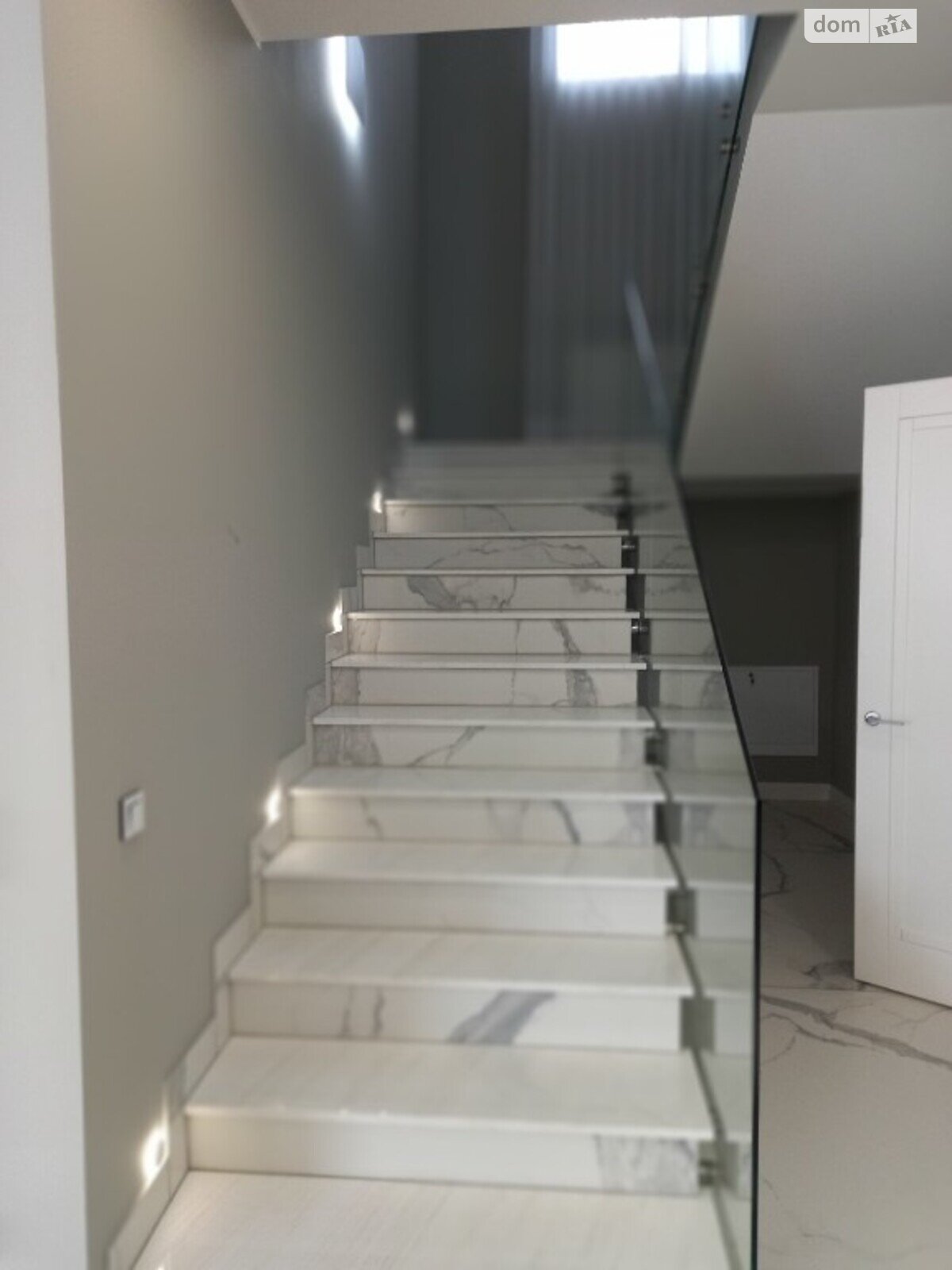 двоповерховий будинок з ремонтом, 550 кв. м, цегла. Продаж у Романкові фото 1