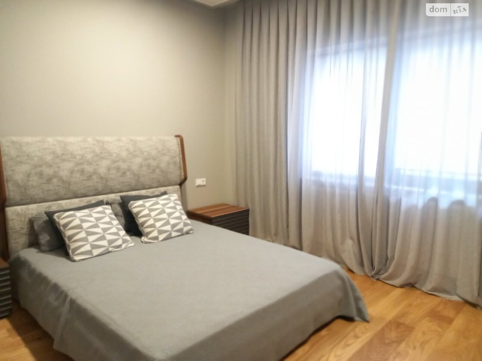 двухэтажный дом с верандой, 500 кв. м, кирпич. Продажа в Романкове фото 1 двухэтажный дом с верандой, 500 кв. м, кирпич. Продажа в Романкове фото 1