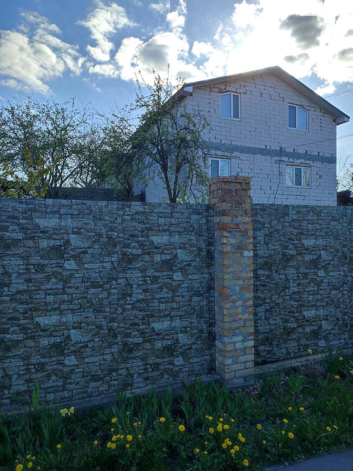 двухэтажный дом с гаражом, 140 кв. м, пеноблок. Продажа в Обухове фото 1 двухэтажный дом с гаражом, 140 кв. м, пеноблок. Продажа в Обухове фото 1