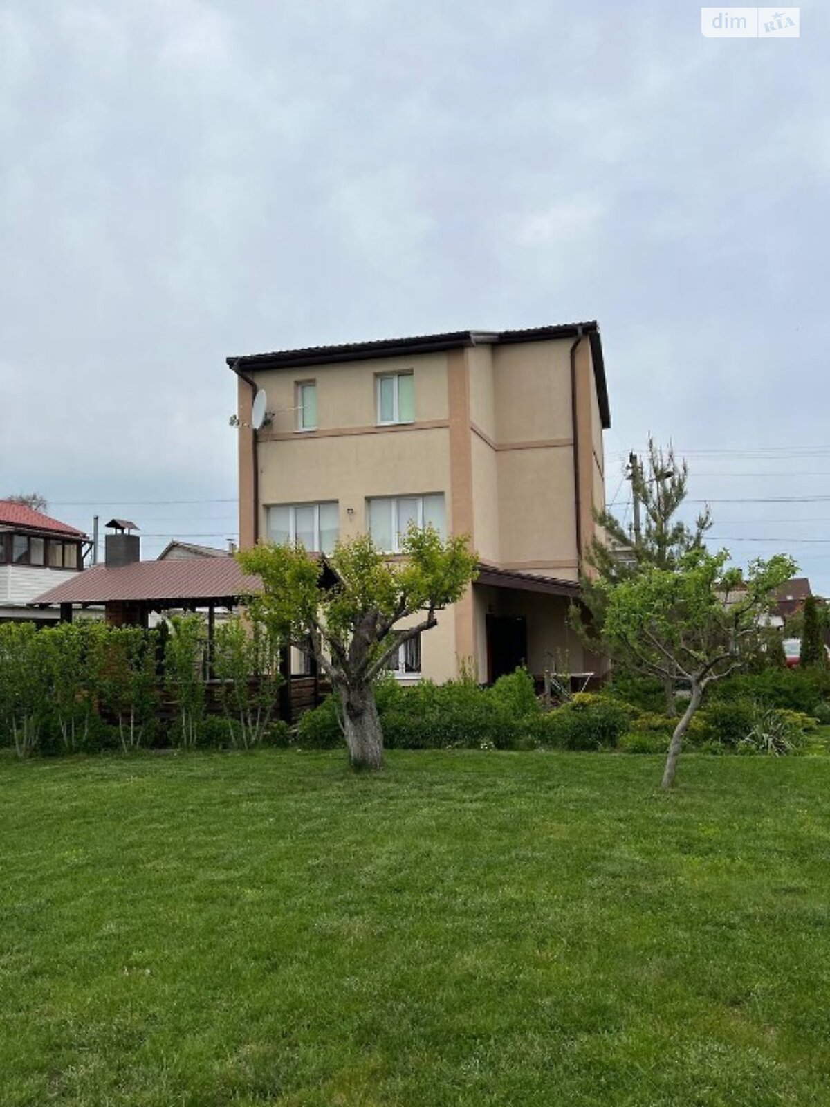 триповерховий будинок з опаленням, 108.1 кв. м, цегла. Продаж у Обухівці фото 1 триповерховий будинок з опаленням, 108.1 кв. м, цегла. Продаж у Обухівці фото 1