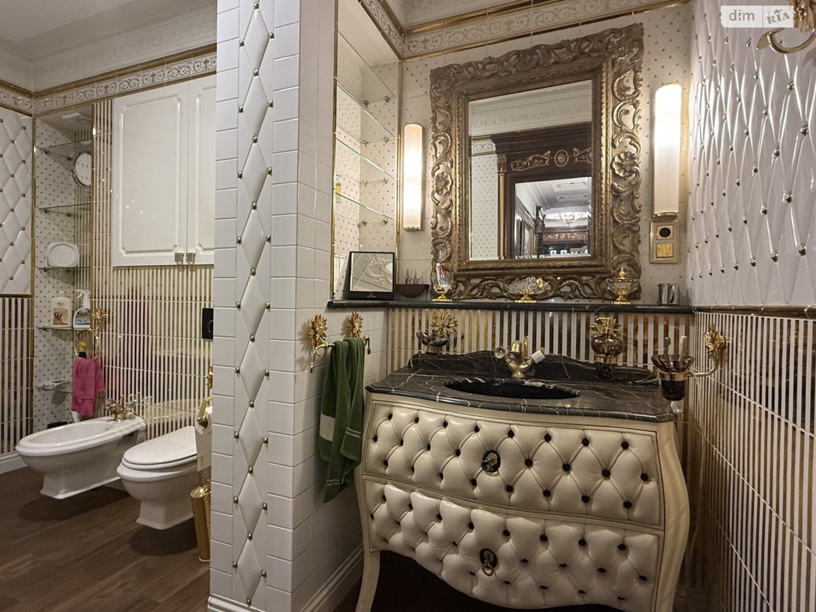 двухэтажный дом с мансардой, 200 кв. м, кирпич. Продажа в Обуховке фото 1
