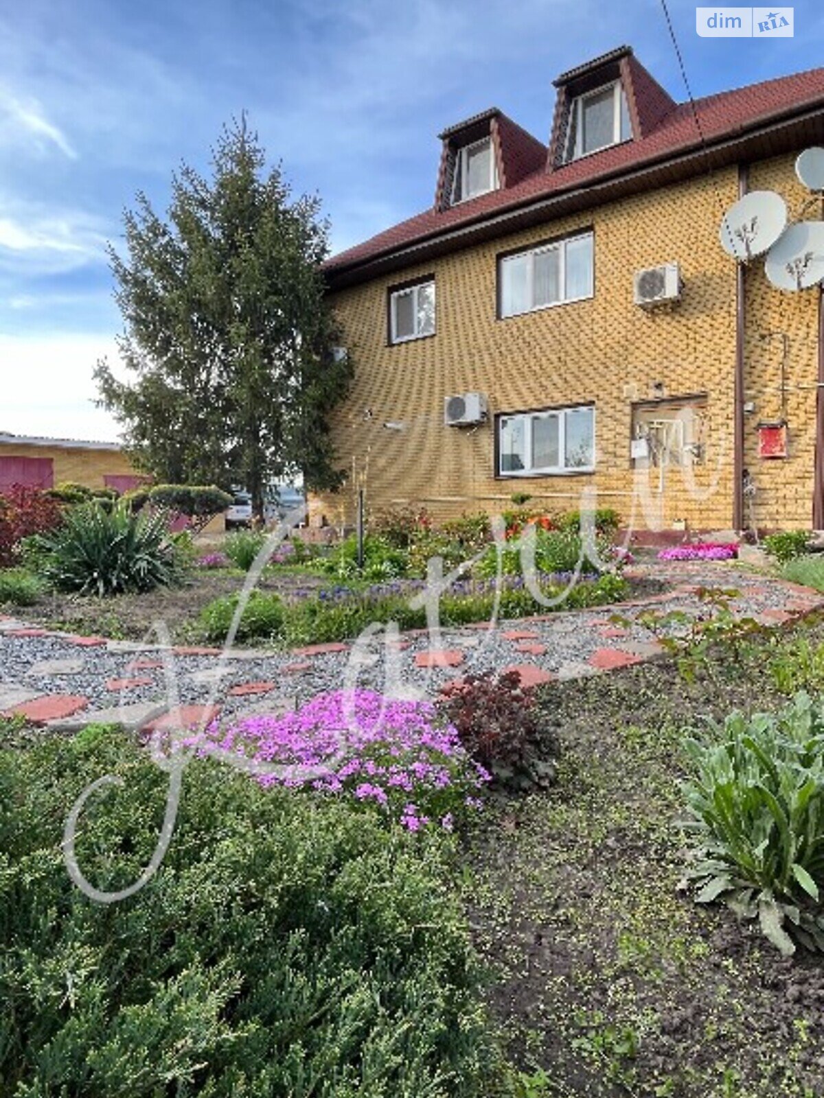 трехэтажный дом с отоплением, 307.2 кв. м, шлакоблок. Продажа в Обуховке фото 1 трехэтажный дом с отоплением, 307.2 кв. м, шлакоблок. Продажа в Обуховке фото 1