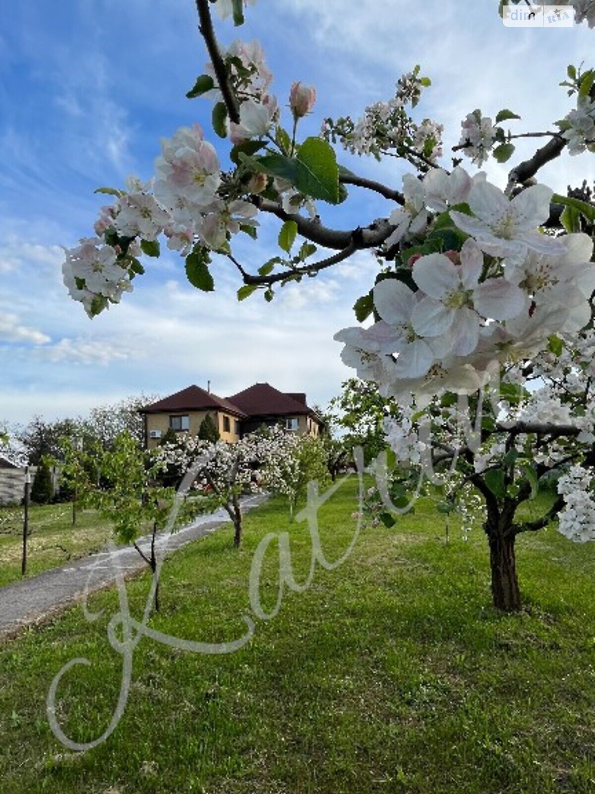 трехэтажный дом с отоплением, 307.2 кв. м, шлакоблок. Продажа в Обуховке фото 1 трехэтажный дом с отоплением, 307.2 кв. м, шлакоблок. Продажа в Обуховке фото 1
