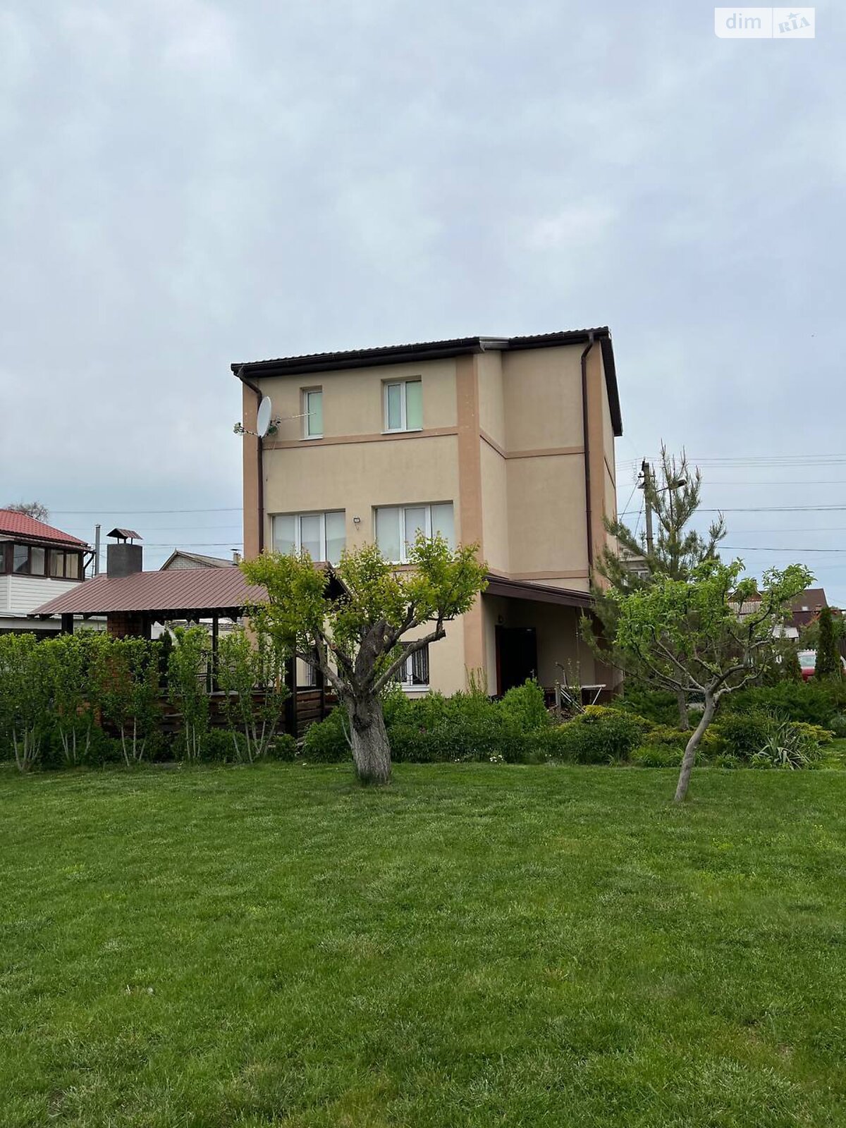 трехэтажный дом с верандой, 108.1 кв. м, кирпич. Продажа в Обуховке фото 1 трехэтажный дом с верандой, 108.1 кв. м, кирпич. Продажа в Обуховке фото 1