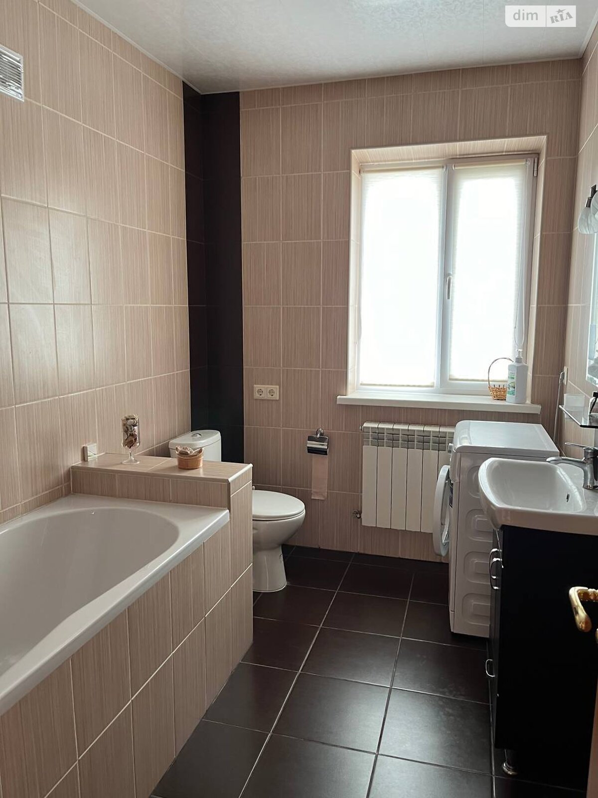 триповерховий будинок з верандою, 108.1 кв. м, цегла. Продаж у Обухівці фото 1 триповерховий будинок з верандою, 108.1 кв. м, цегла. Продаж у Обухівці фото 1