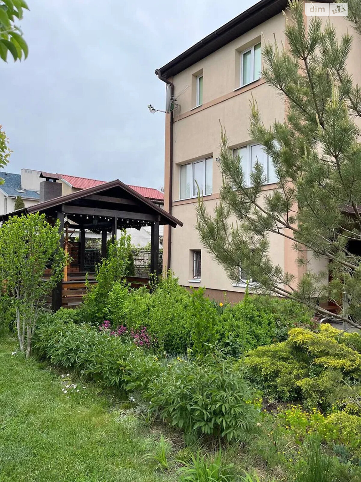 триповерховий будинок з верандою, 108.1 кв. м, цегла. Продаж у Обухівці фото 1 триповерховий будинок з верандою, 108.1 кв. м, цегла. Продаж у Обухівці фото 1