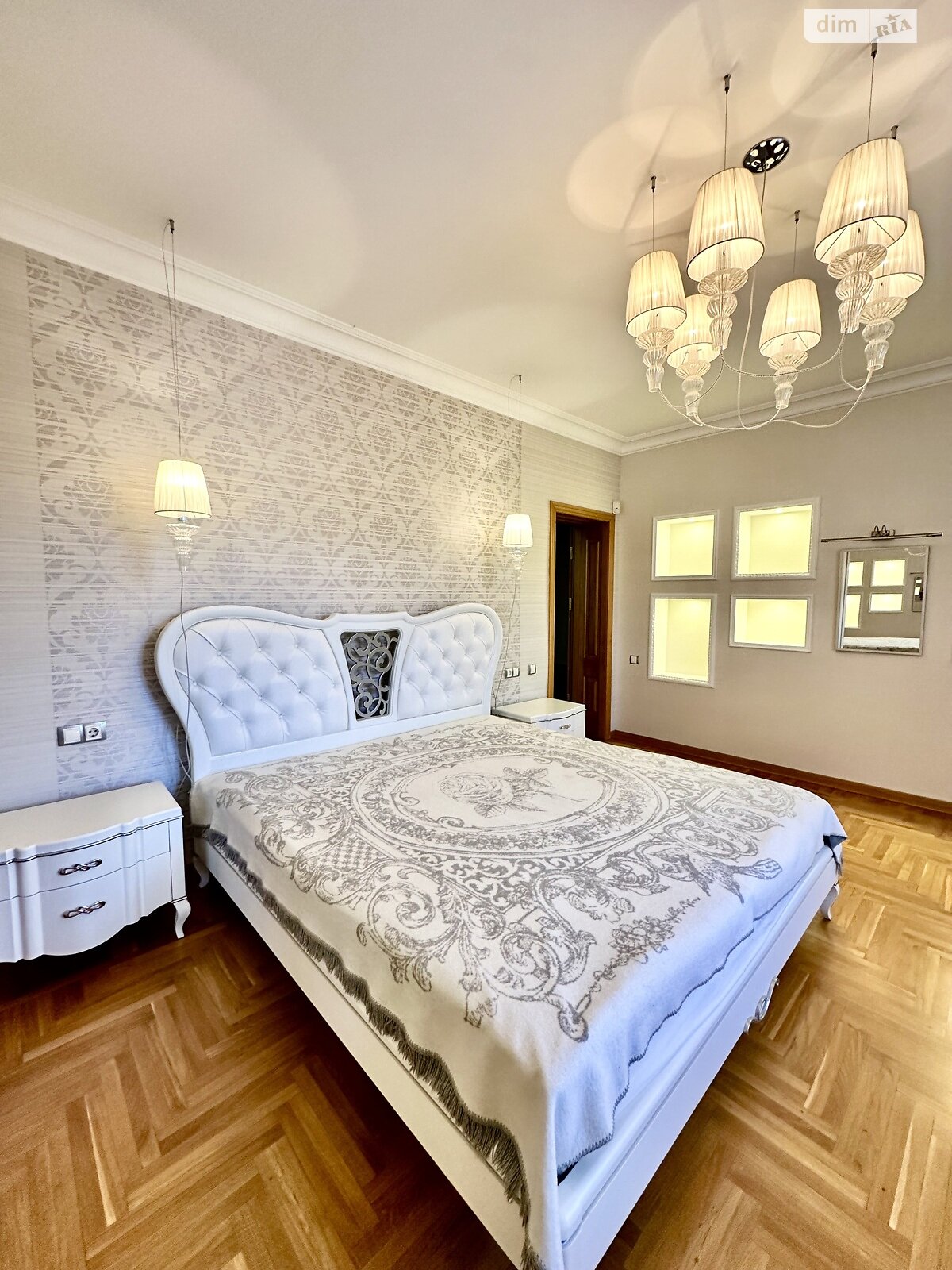 трехэтажный дом с гаражом, 473.4 кв. м, кирпич. Продажа в Обуховке фото 1 трехэтажный дом с гаражом, 473.4 кв. м, кирпич. Продажа в Обуховке фото 1