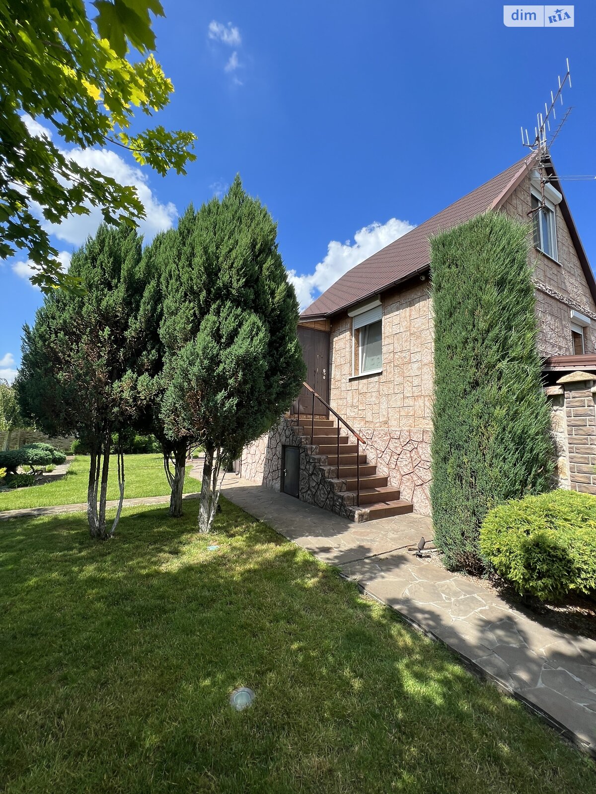 двухэтажный дом с балконом, 90 кв. м, кирпич. Продажа в Обуховке фото 1