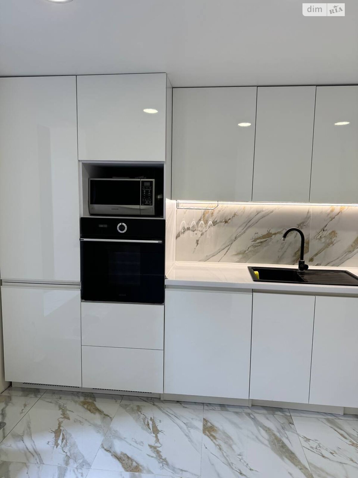 двухэтажный дом с балконом, 90 кв. м, кирпич. Продажа в Обуховке фото 1