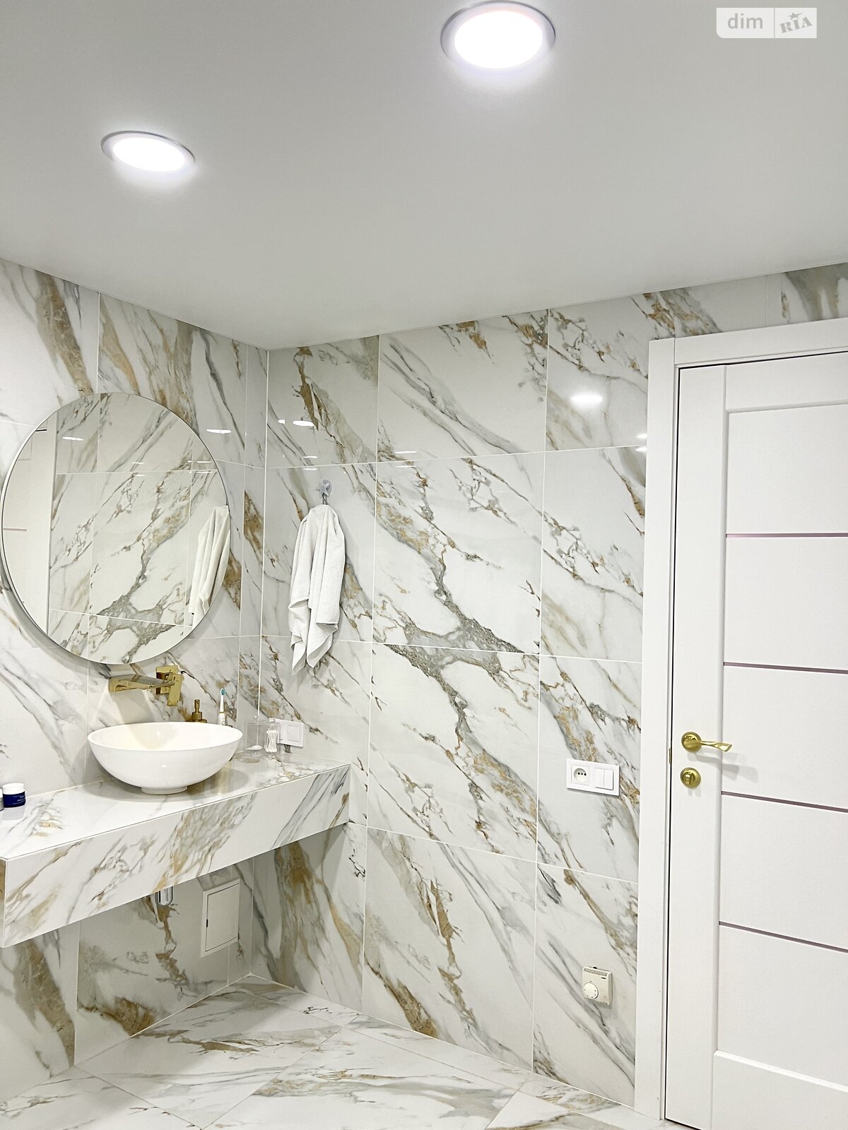 двухэтажный дом с балконом, 90 кв. м, кирпич. Продажа в Обуховке фото 1