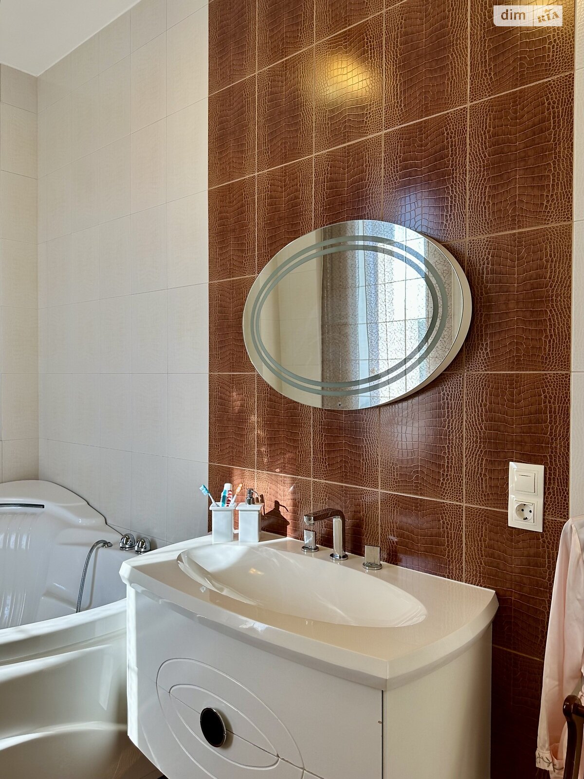 трехэтажный дом с ремонтом, 286.7 кв. м, кирпич. Продажа в Одессе район Большой Фонтан фото 1 трехэтажный дом с ремонтом, 286.7 кв. м, кирпич. Продажа в Одессе район Большой Фонтан фото 1