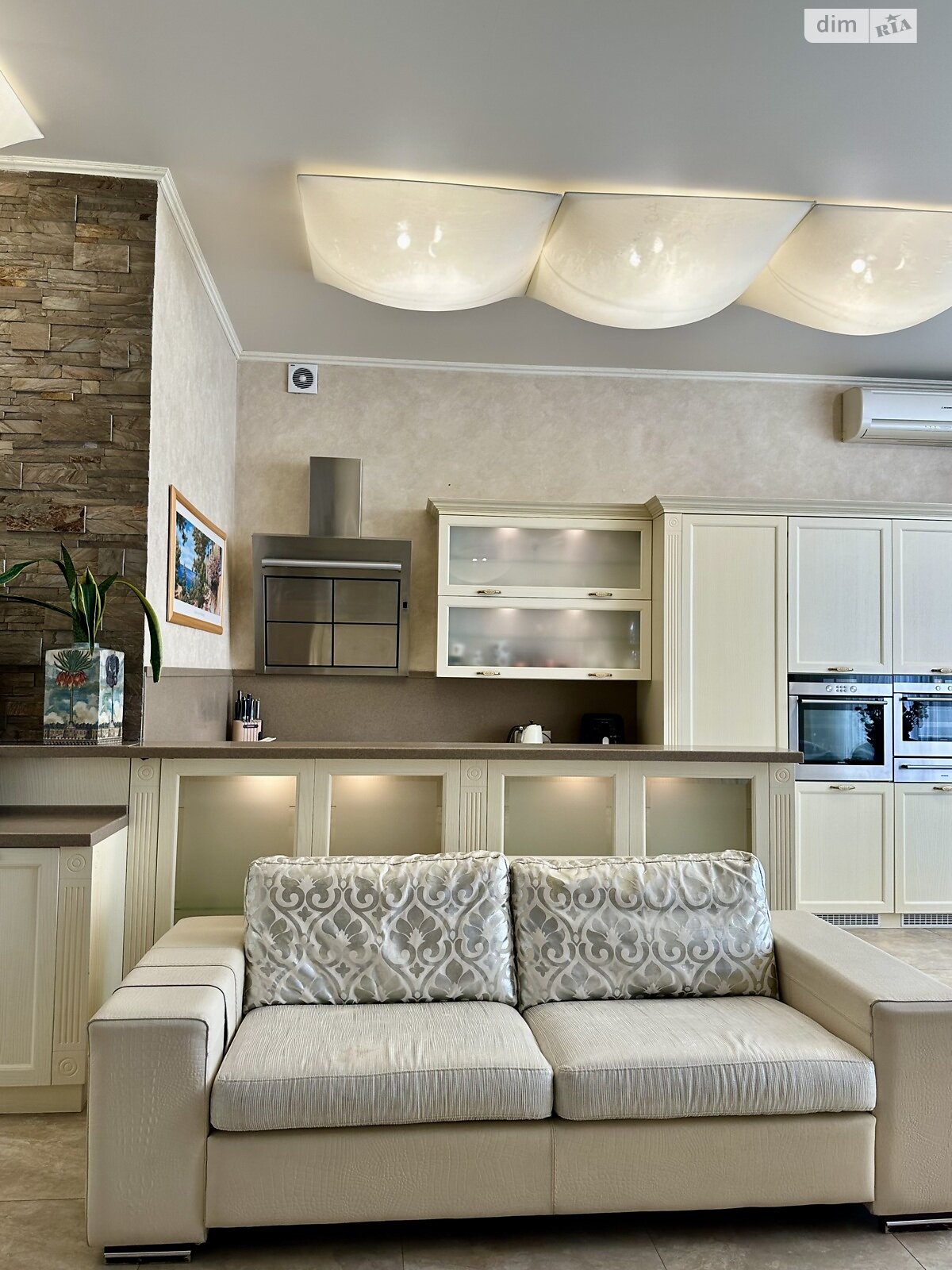 трехэтажный дом с ремонтом, 286.7 кв. м, кирпич. Продажа в Одессе район Большой Фонтан фото 1 трехэтажный дом с ремонтом, 286.7 кв. м, кирпич. Продажа в Одессе район Большой Фонтан фото 1