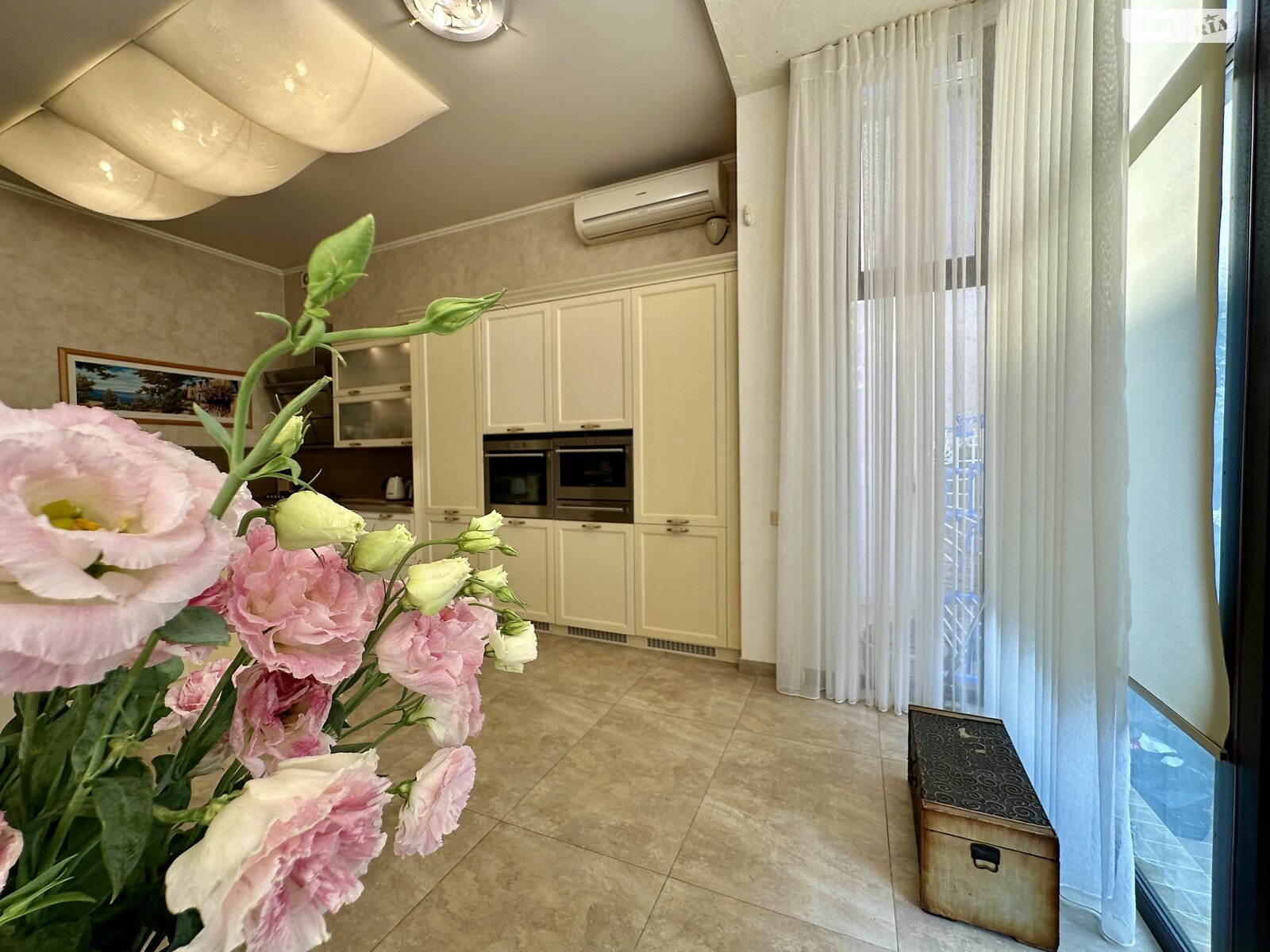 трехэтажный дом с ремонтом, 286.7 кв. м, кирпич. Продажа в Одессе район Большой Фонтан фото 1 трехэтажный дом с ремонтом, 286.7 кв. м, кирпич. Продажа в Одессе район Большой Фонтан фото 1