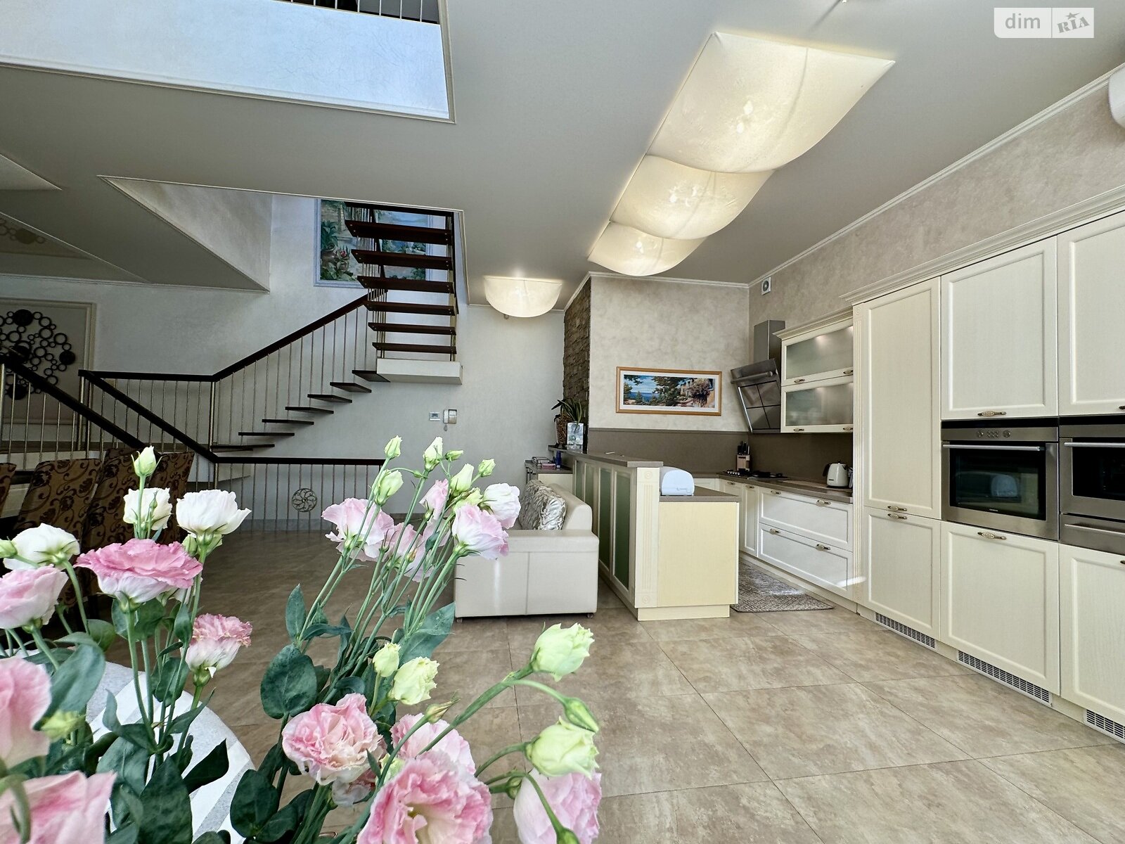 трехэтажный дом с ремонтом, 286.7 кв. м, кирпич. Продажа в Одессе район Большой Фонтан фото 1 трехэтажный дом с ремонтом, 286.7 кв. м, кирпич. Продажа в Одессе район Большой Фонтан фото 1