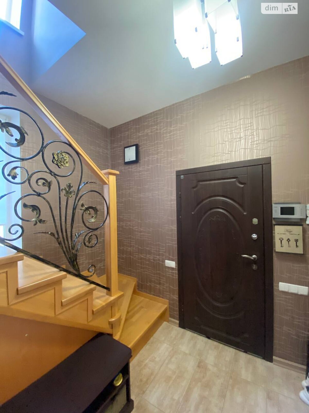 двоповерховий будинок з мансардою, 210 кв. м, кирпич. Продаж в Одесі, район Великий Фонтан фото 1 двоповерховий будинок з мансардою, 210 кв. м, кирпич. Продаж в Одесі, район Великий Фонтан фото 1