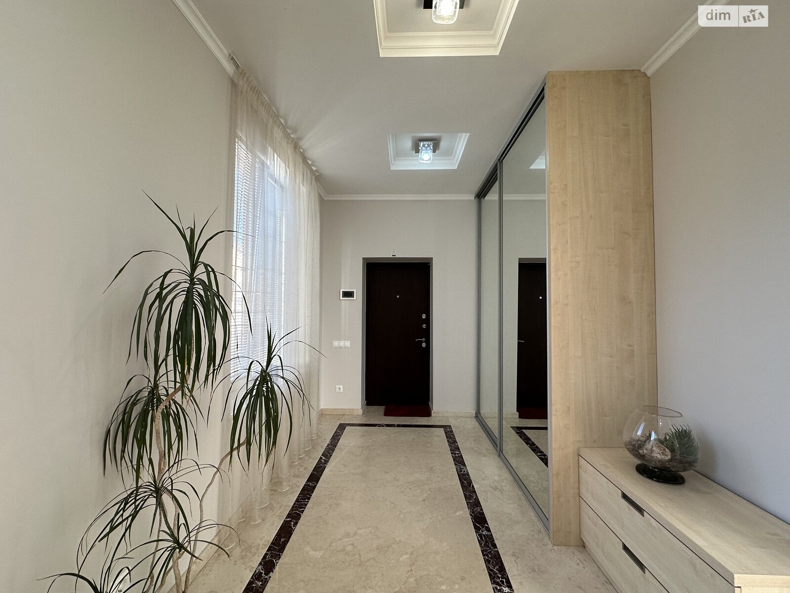 триповерховий будинок з мансардою, 260 кв. м, цегла. Продаж в Одесі, район Великий Фонтан фото 1 триповерховий будинок з мансардою, 260 кв. м, цегла. Продаж в Одесі, район Великий Фонтан фото 1
