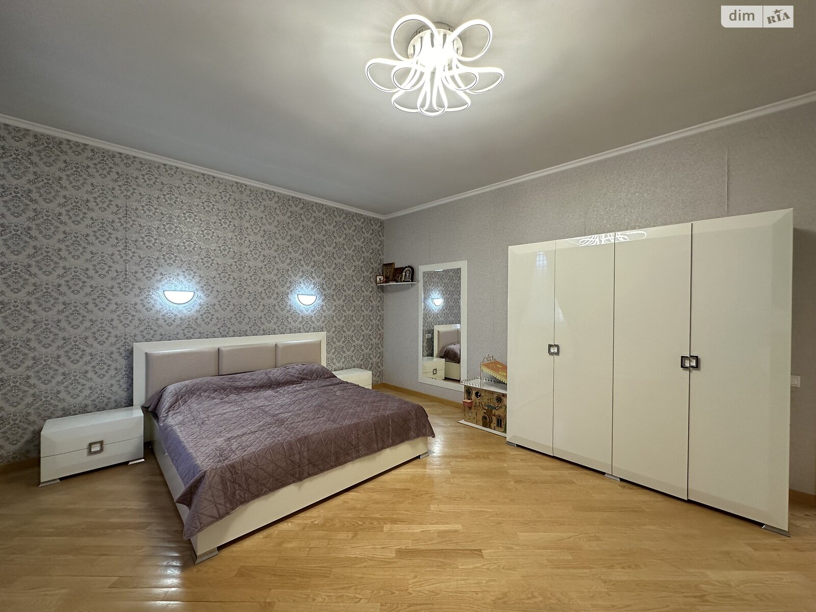 триповерховий будинок з мансардою, 260 кв. м, цегла. Продаж в Одесі, район Великий Фонтан фото 1 триповерховий будинок з мансардою, 260 кв. м, цегла. Продаж в Одесі, район Великий Фонтан фото 1