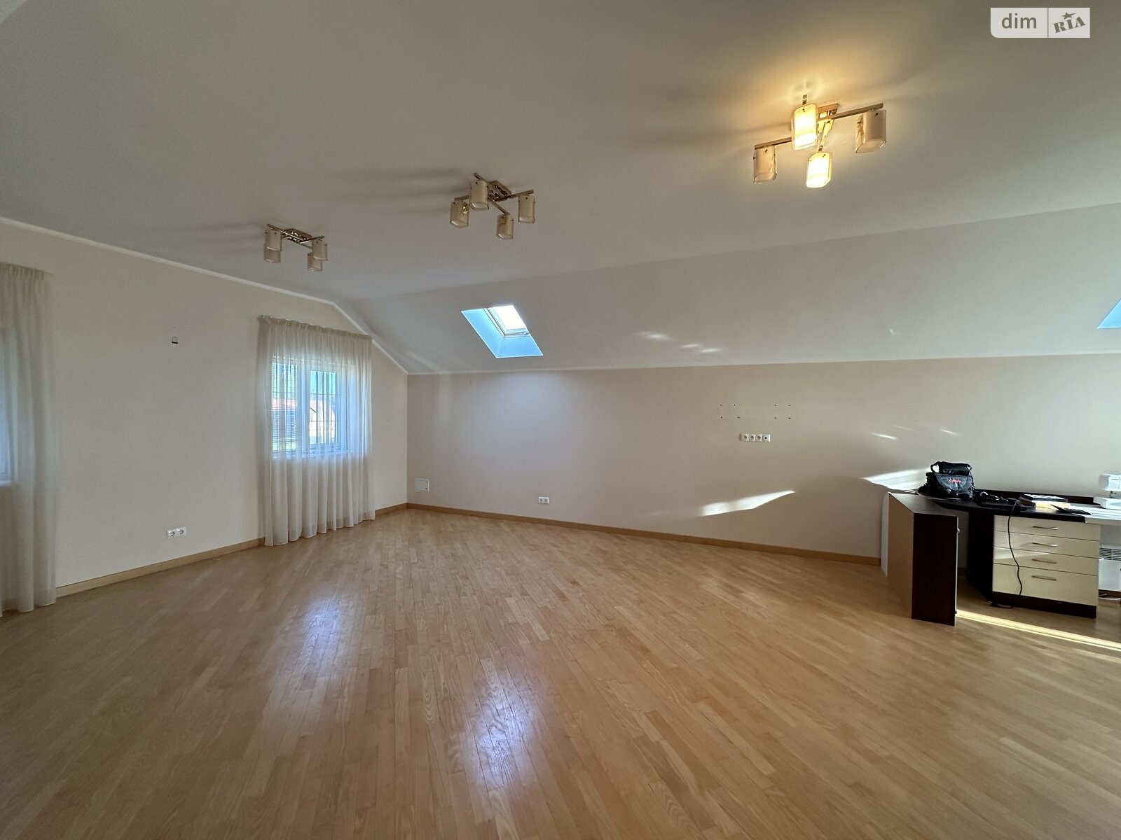 триповерховий будинок з мансардою, 260 кв. м, цегла. Продаж в Одесі, район Великий Фонтан фото 1 триповерховий будинок з мансардою, 260 кв. м, цегла. Продаж в Одесі, район Великий Фонтан фото 1