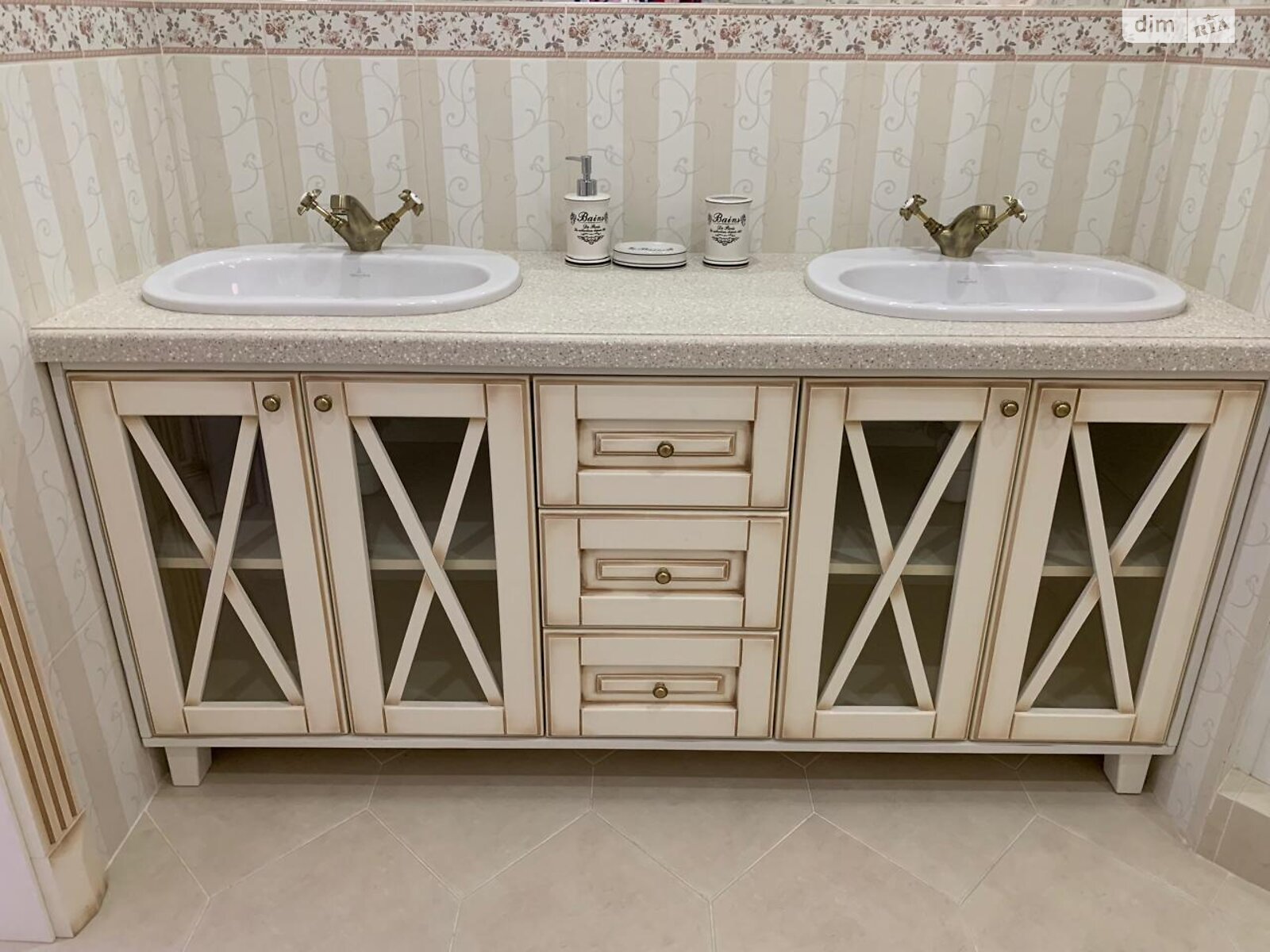 триповерховий будинок з гаражем, 230 кв. м, цегла. Продаж в Одесі, район Великий Фонтан фото 1 триповерховий будинок з гаражем, 230 кв. м, цегла. Продаж в Одесі, район Великий Фонтан фото 1