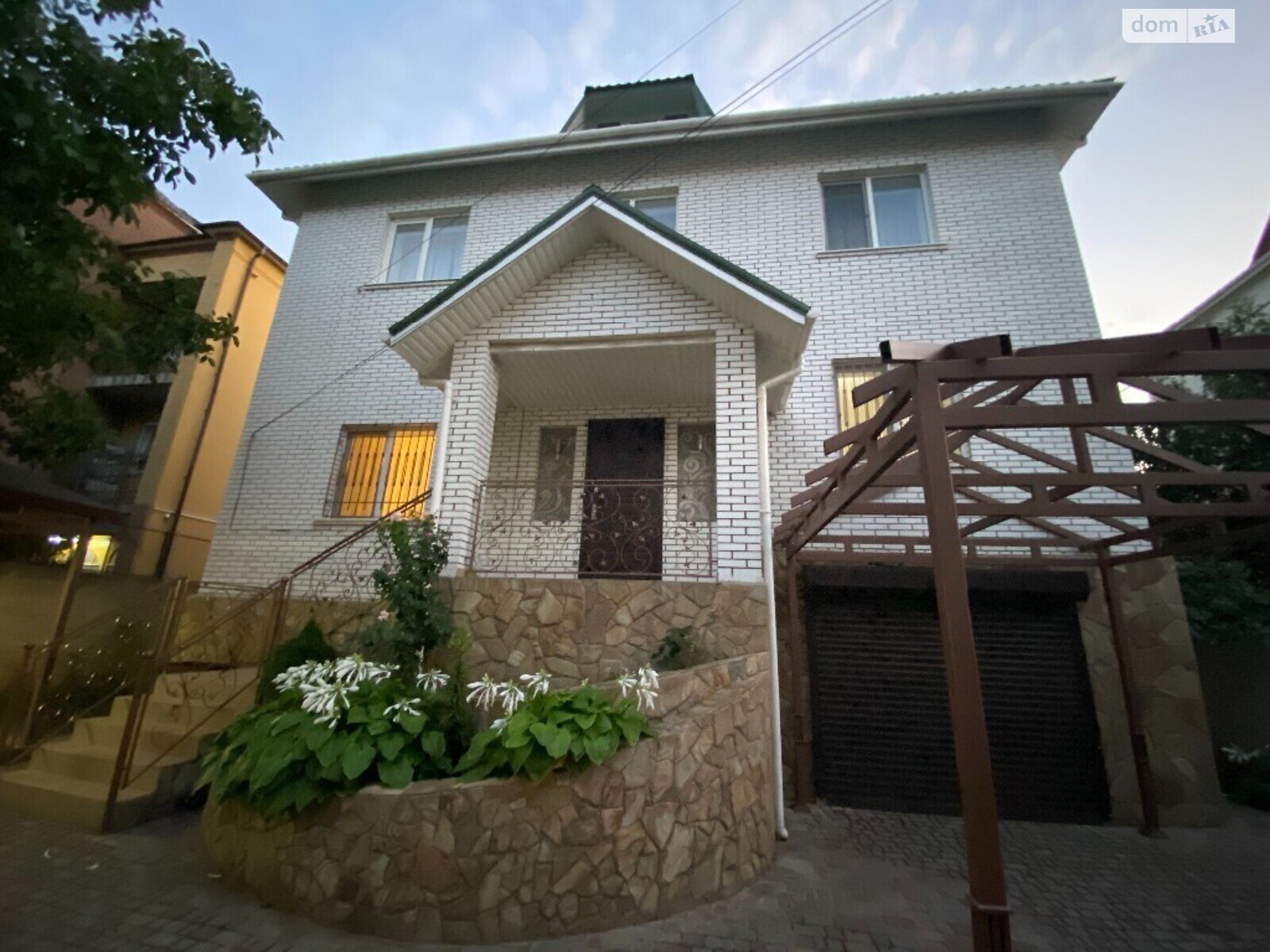 двухэтажный дом с балконом, 260 кв. м, кирпич. Продажа в Одессе район Большой Фонтан фото 1