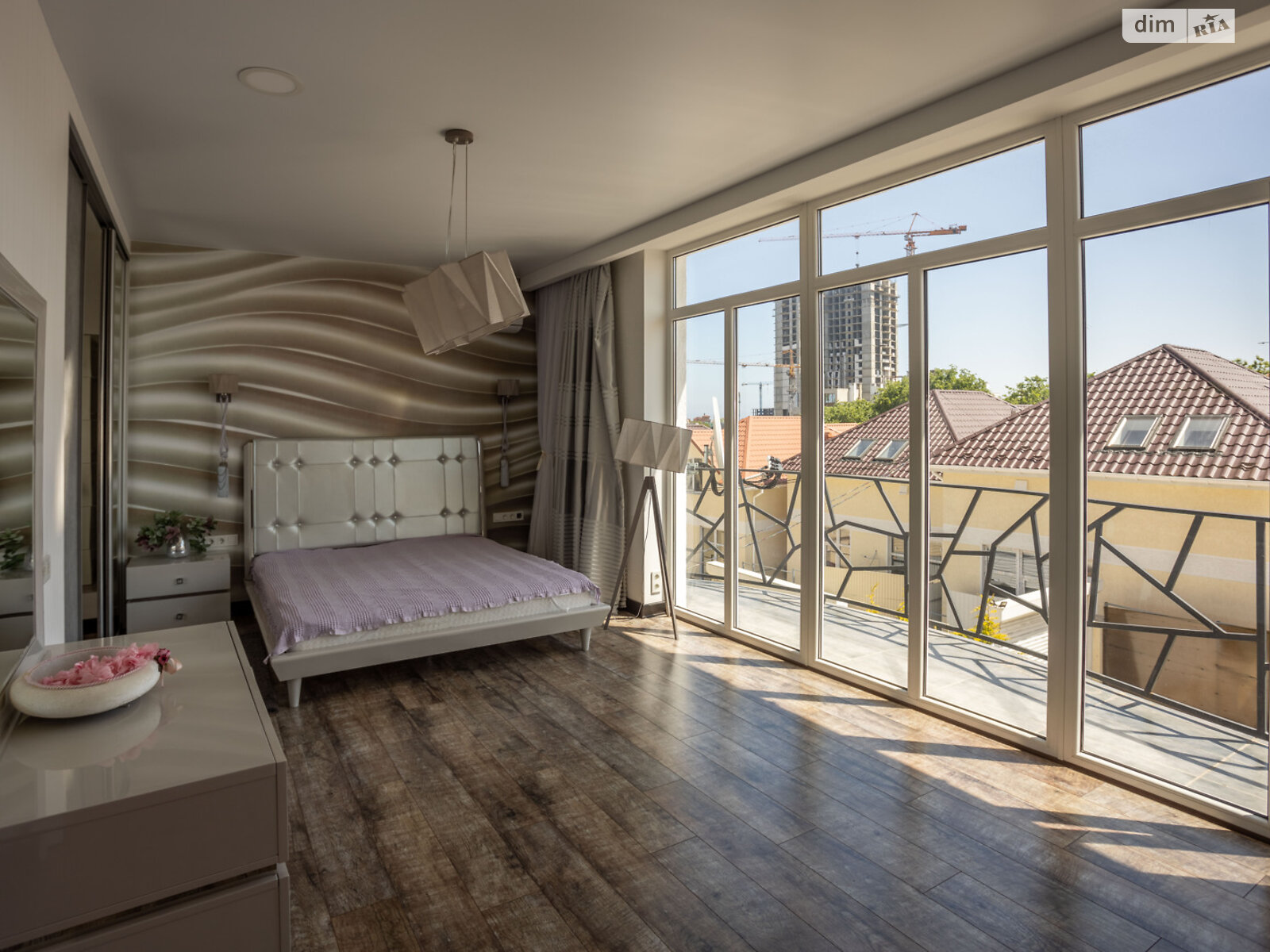 трехэтажный дом с отоплением, 260 кв. м, кирпич. Продажа в Одессе район Большой Фонтан фото 1 трехэтажный дом с отоплением, 260 кв. м, кирпич. Продажа в Одессе район Большой Фонтан фото 1