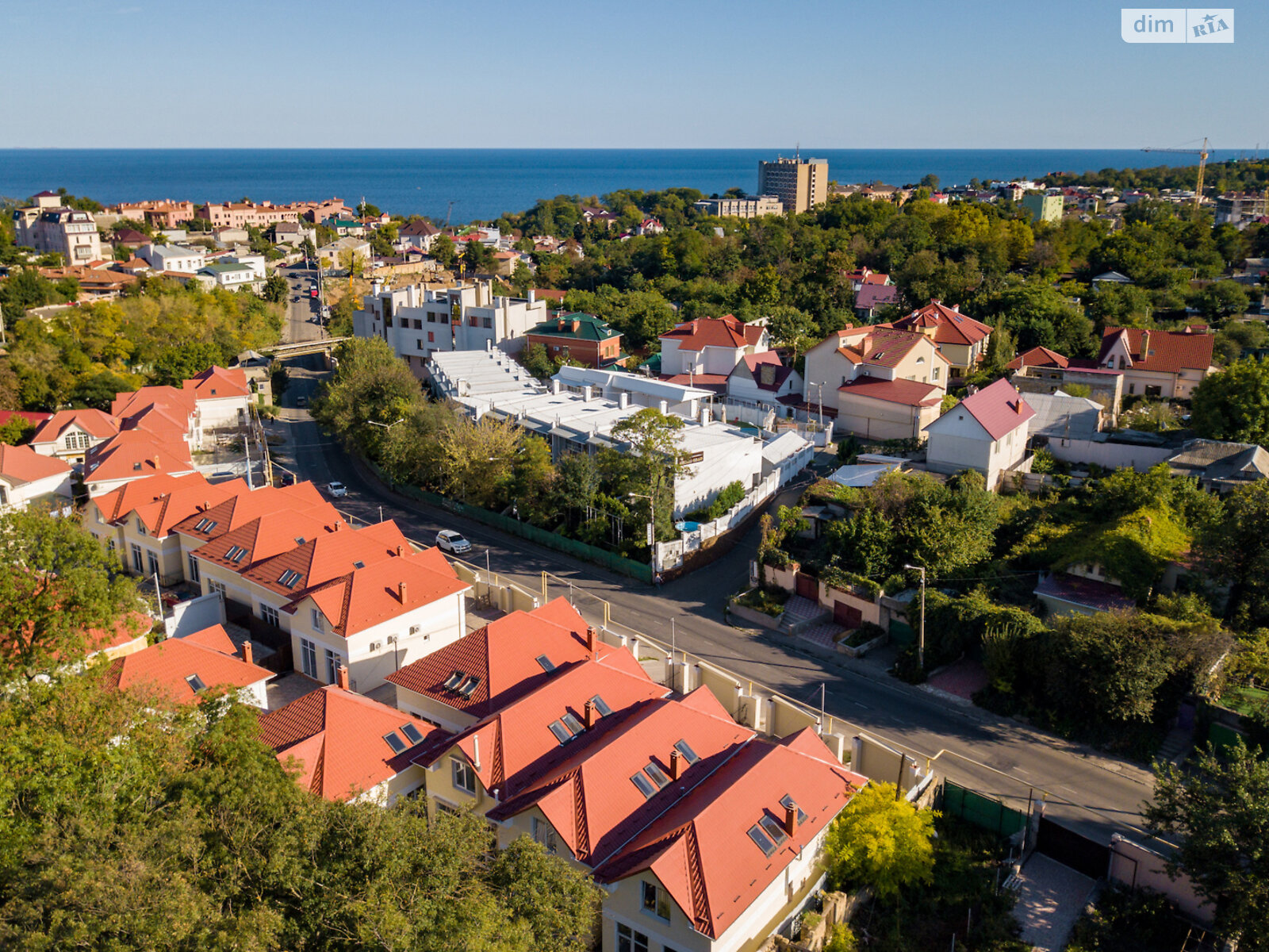 трехэтажный дом с отоплением, 260 кв. м, кирпич. Продажа в Одессе район Большой Фонтан фото 1 трехэтажный дом с отоплением, 260 кв. м, кирпич. Продажа в Одессе район Большой Фонтан фото 1