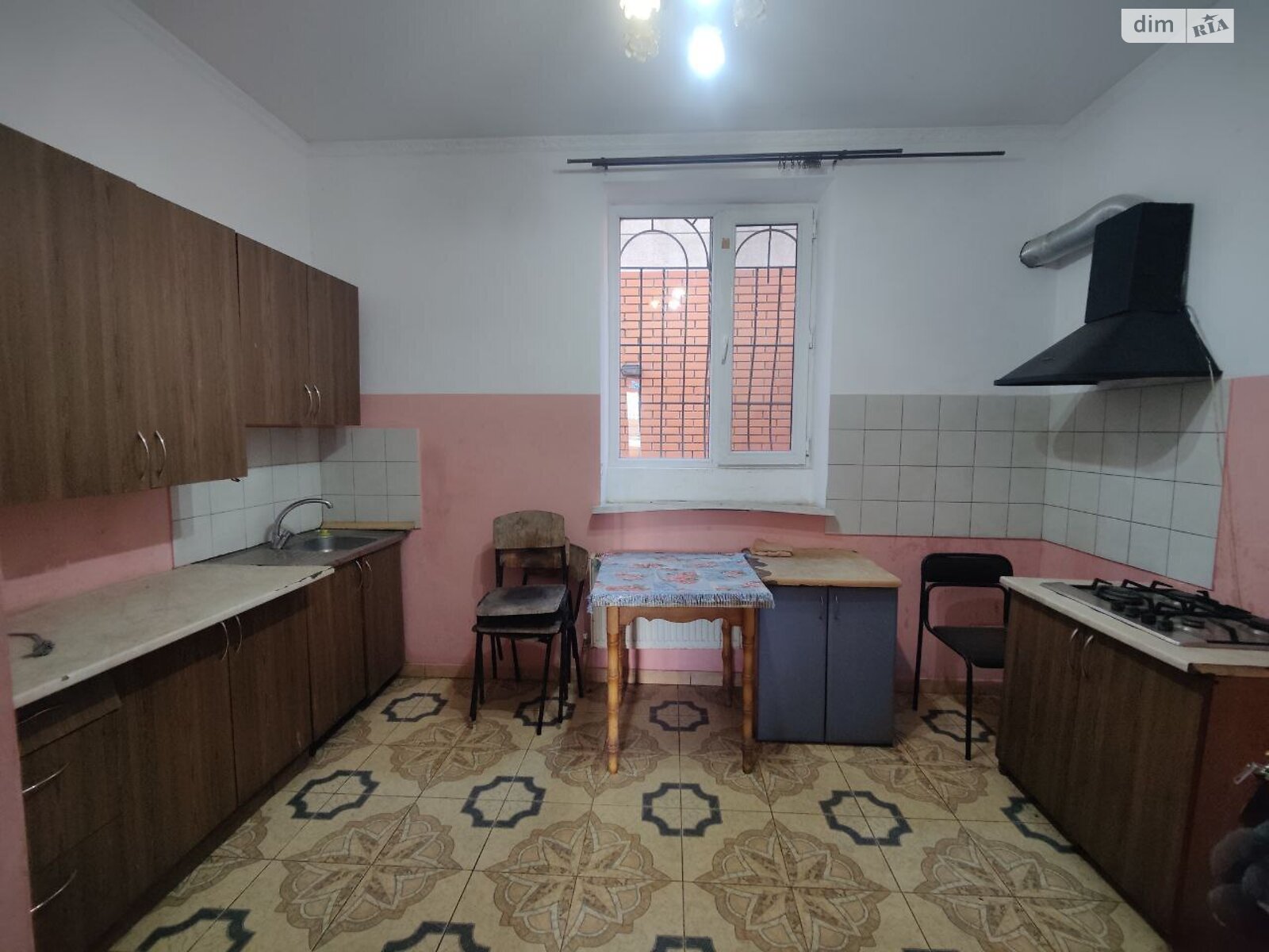 триповерховий будинок з балконом, 402.7 кв. м, цегла. Продаж в Одесі, район Чубаївка фото 1 триповерховий будинок з балконом, 402.7 кв. м, цегла. Продаж в Одесі, район Чубаївка фото 1