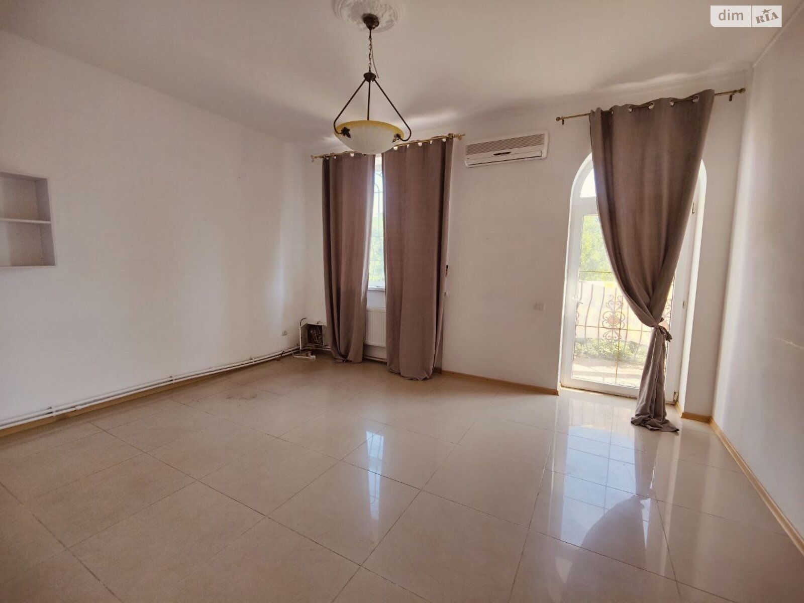 триповерховий будинок з балконом, 402.7 кв. м, цегла. Продаж в Одесі, район Чубаївка фото 1 триповерховий будинок з балконом, 402.7 кв. м, цегла. Продаж в Одесі, район Чубаївка фото 1