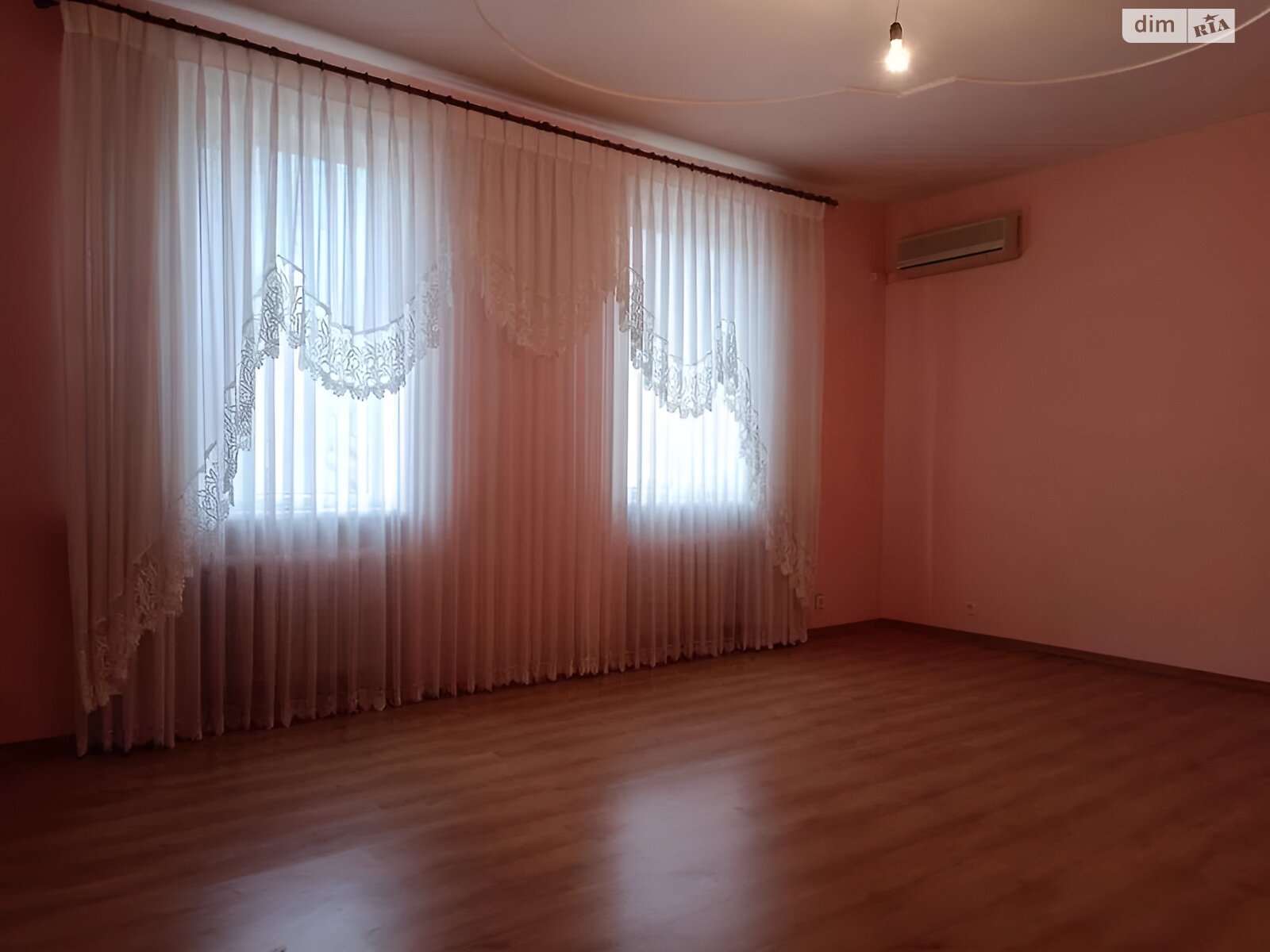 трехэтажный дом с гаражом, 336 кв. м, кирпич. Продажа в Одессе район Чубаевка фото 1 трехэтажный дом с гаражом, 336 кв. м, кирпич. Продажа в Одессе район Чубаевка фото 1