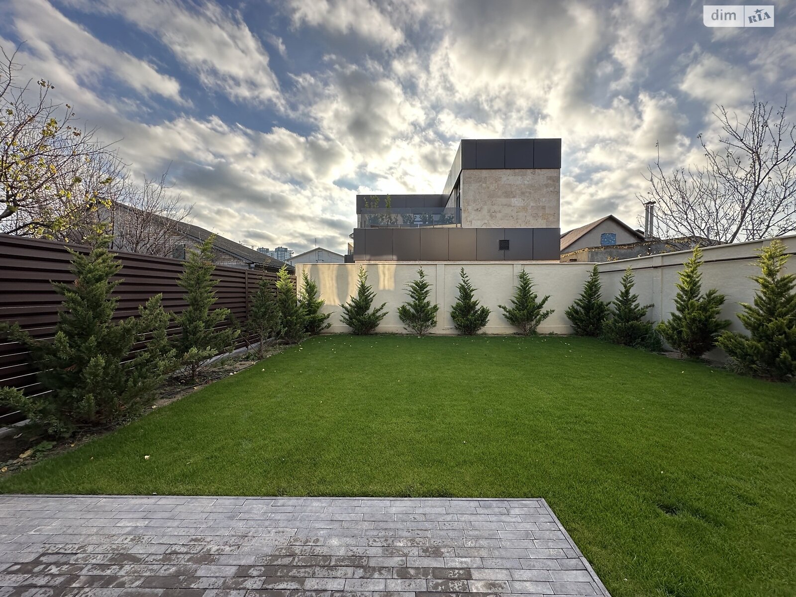 двухэтажный дом с балконом, 265 кв. м, кирпич. Продажа в Одессе район Чубаевка фото 1 двухэтажный дом с балконом, 265 кв. м, кирпич. Продажа в Одессе район Чубаевка фото 1