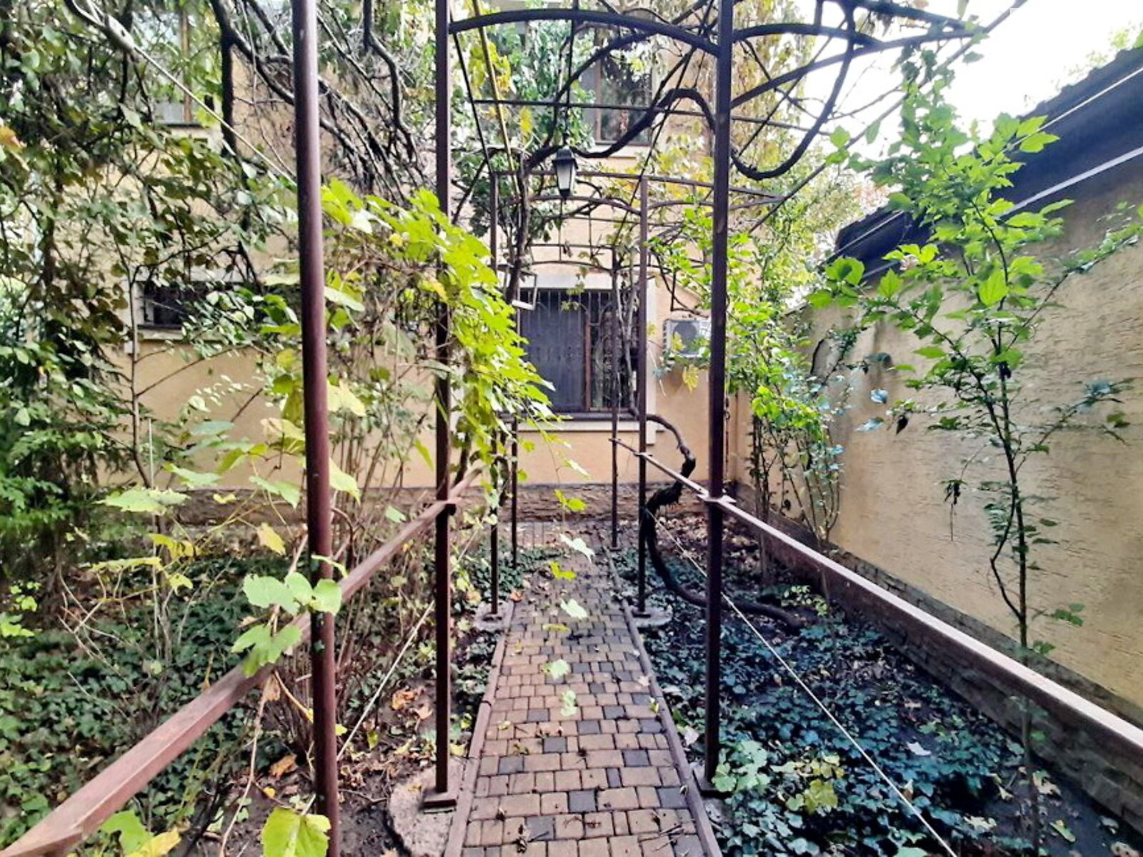 трехэтажный дом с гаражом, 248 кв. м, кирпич. Продажа в Одессе район Чубаевка фото 1 трехэтажный дом с гаражом, 248 кв. м, кирпич. Продажа в Одессе район Чубаевка фото 1