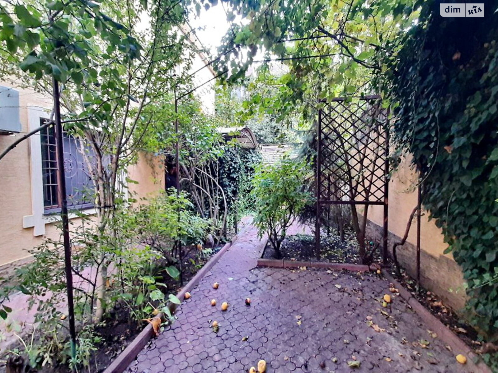 трехэтажный дом с гаражом, 248 кв. м, кирпич. Продажа в Одессе район Чубаевка фото 1 трехэтажный дом с гаражом, 248 кв. м, кирпич. Продажа в Одессе район Чубаевка фото 1