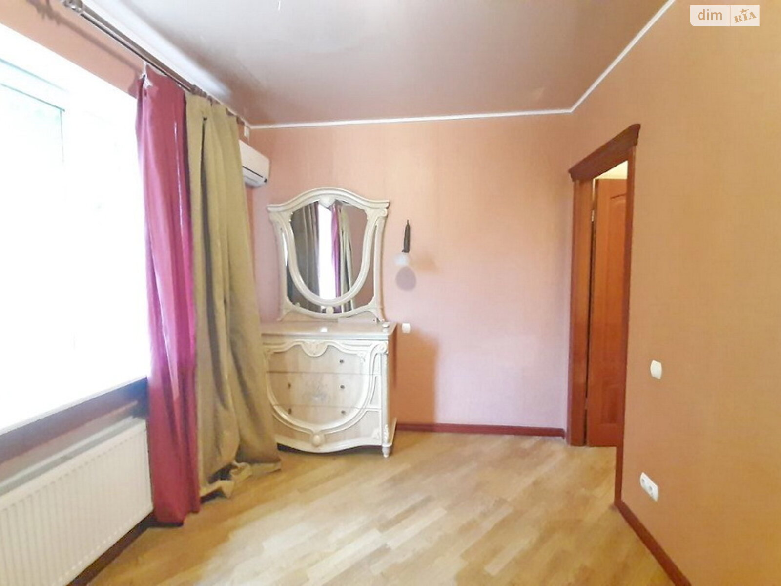 трехэтажный дом с гаражом, 248 кв. м, кирпич. Продажа в Одессе район Чубаевка фото 1 трехэтажный дом с гаражом, 248 кв. м, кирпич. Продажа в Одессе район Чубаевка фото 1