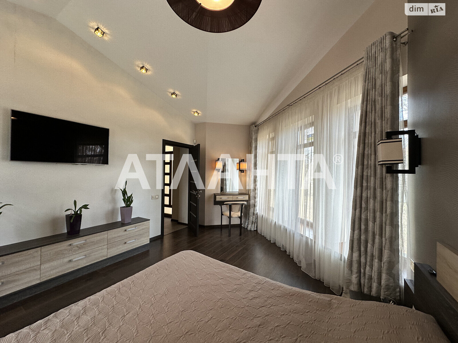 триповерховий будинок з гаражем, 275 кв. м, газобетон. Продаж в Одесі, район Дача Ковалевського фото 1 триповерховий будинок з гаражем, 275 кв. м, газобетон. Продаж в Одесі, район Дача Ковалевського фото 1
